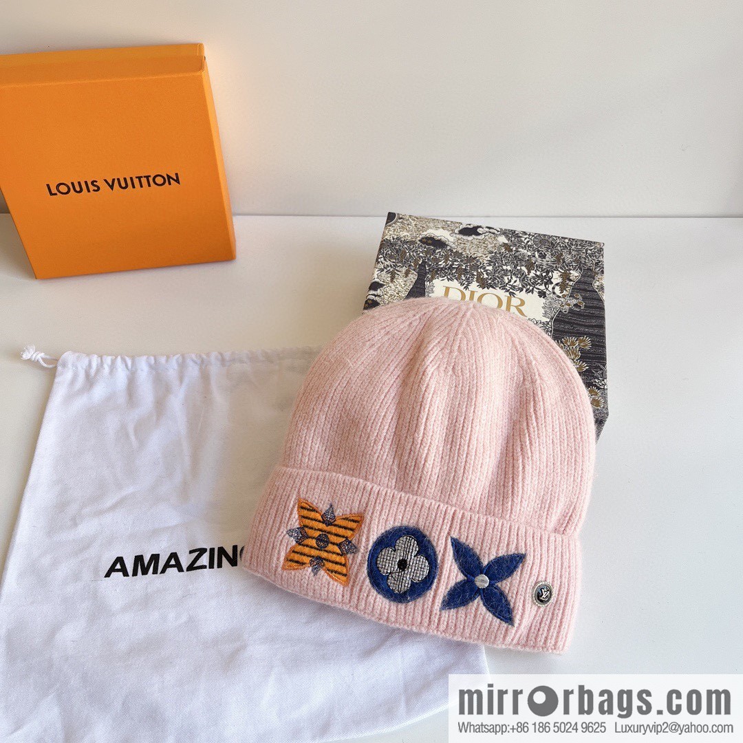 LV Louis Vuitton 2022 autumn and winter new embroidered simple plush wool hat
