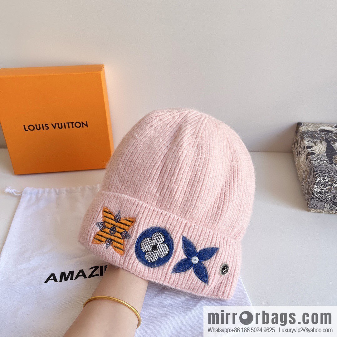 LV Louis Vuitton 2022 autumn and winter new embroidered simple plush wool hat