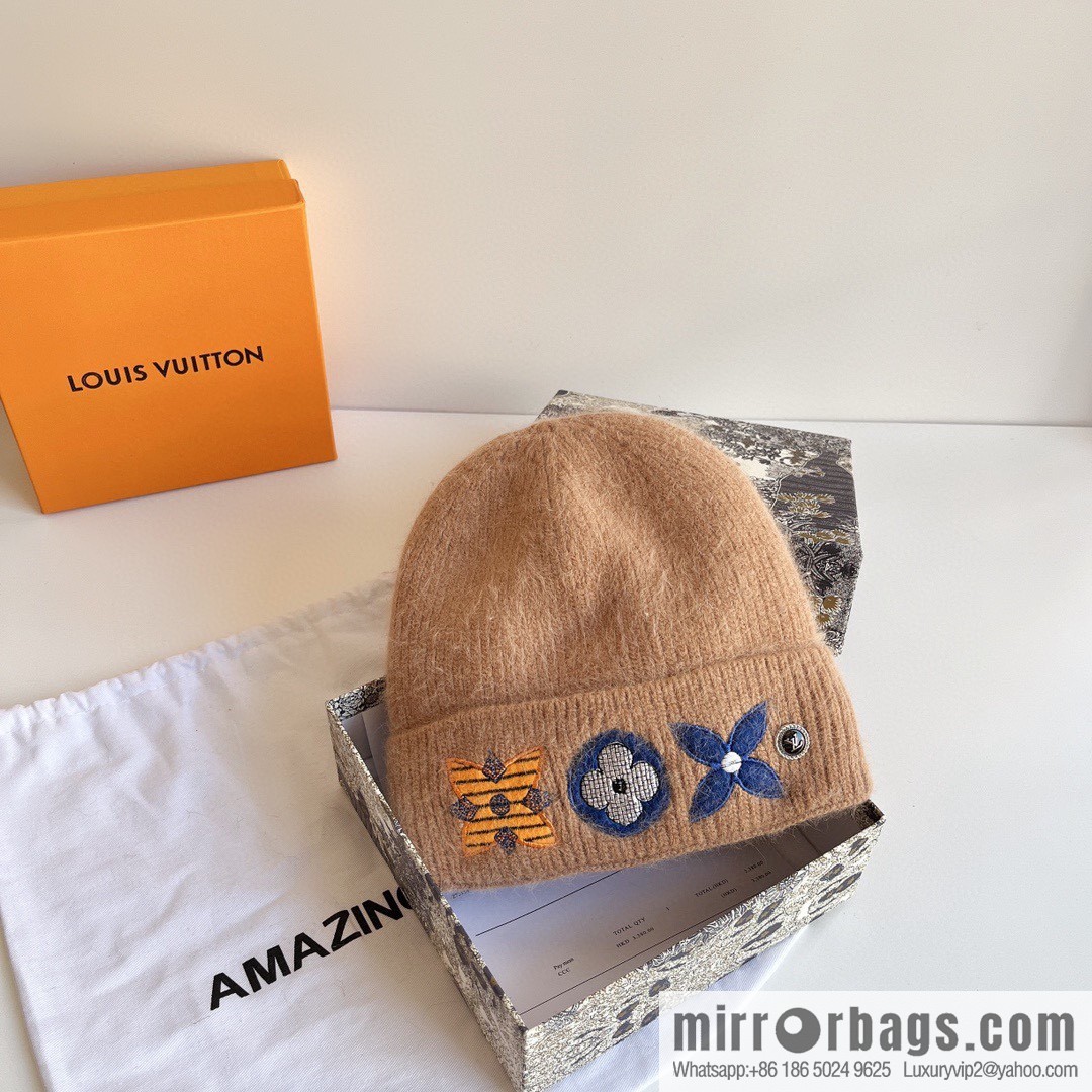 LV Louis Vuitton 2022 autumn and winter new embroidered simple plush wool hat