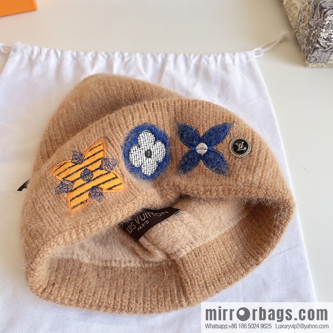 LV Louis Vuitton 2022 autumn and winter new embroidered simple plush wool hat
