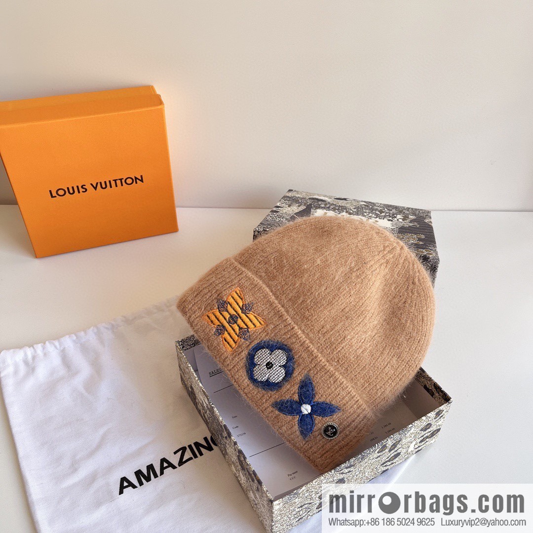 LV Louis Vuitton 2022 autumn and winter new embroidered simple plush wool hat