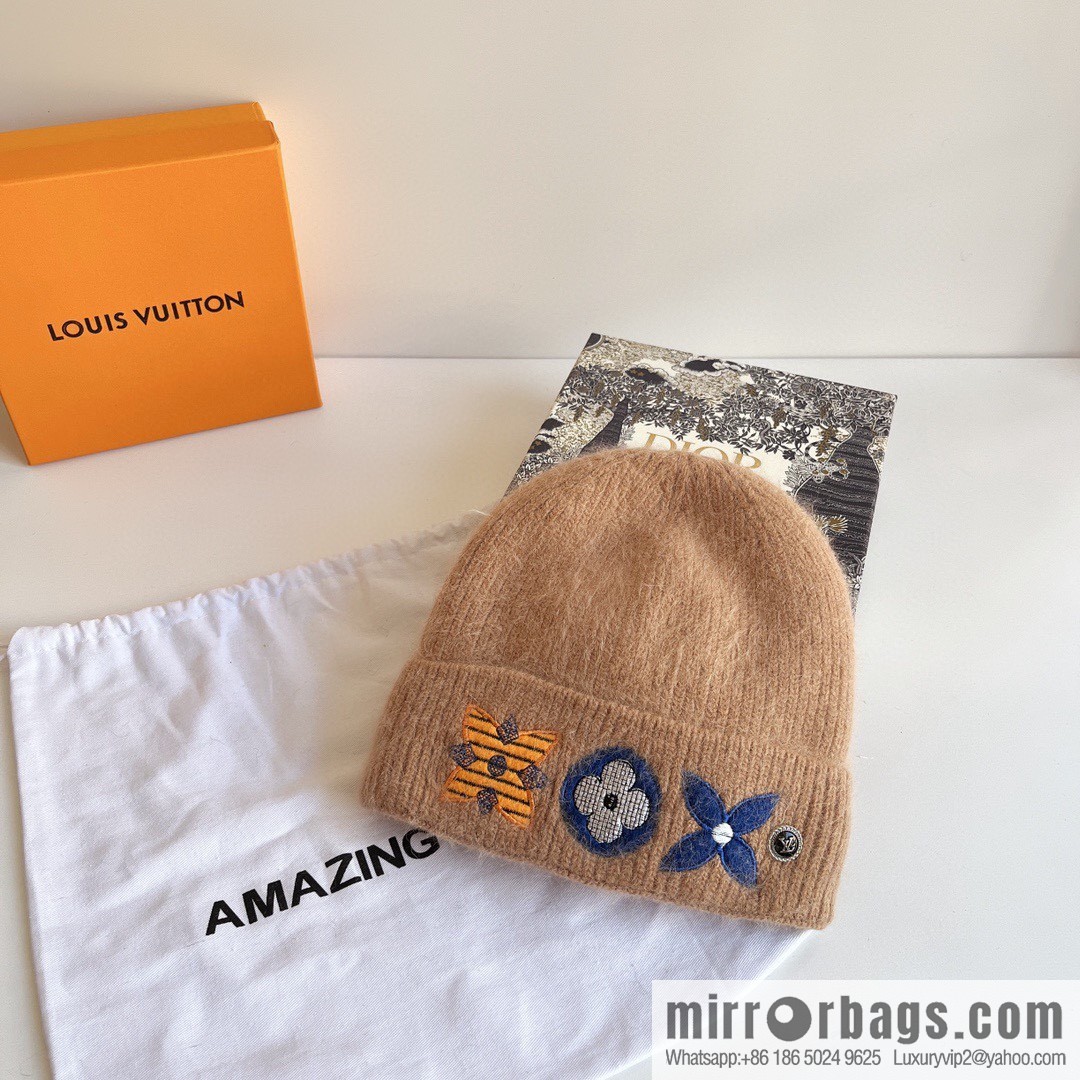 LV Louis Vuitton 2022 autumn and winter new embroidered simple plush wool hat