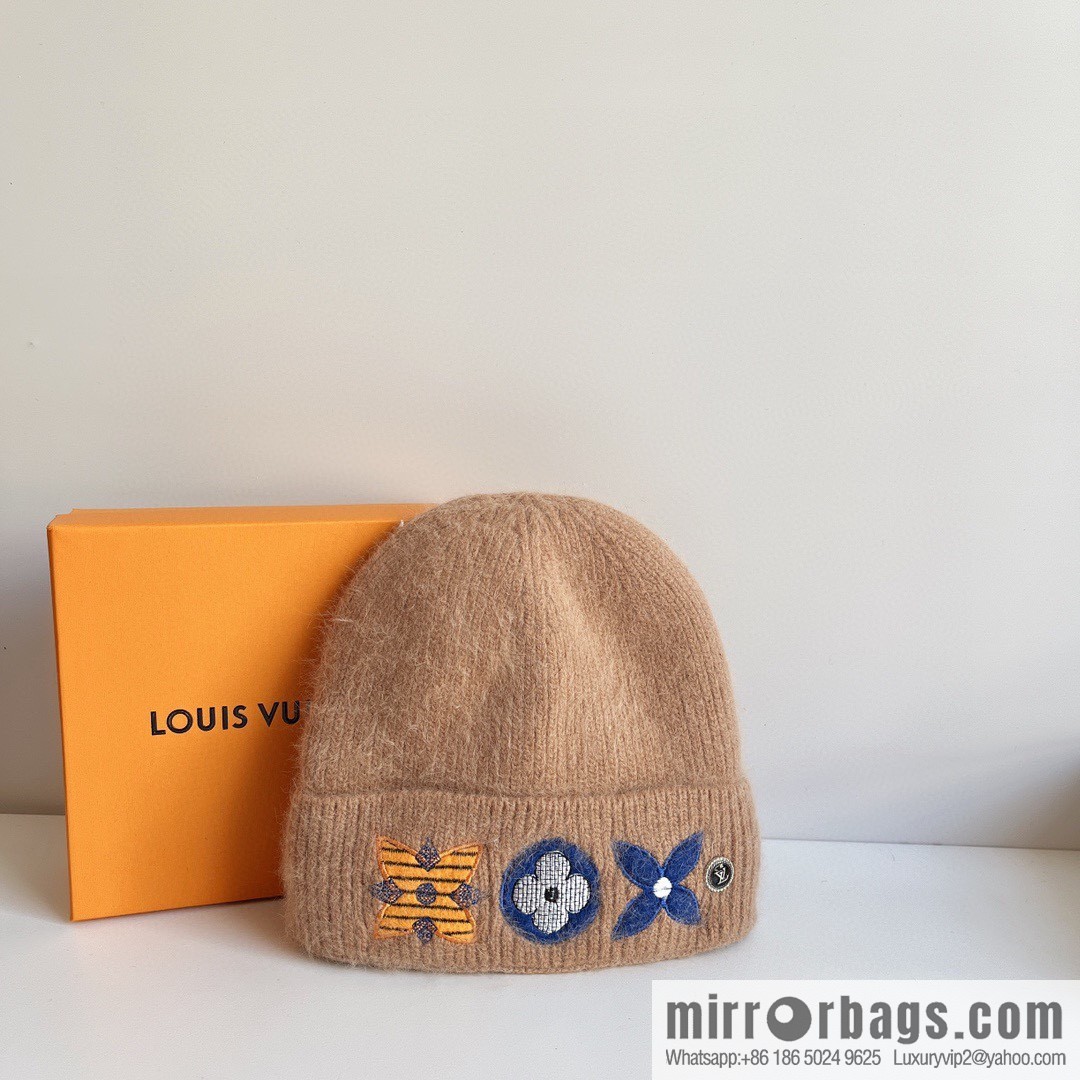 LV Louis Vuitton 2022 autumn and winter new embroidered simple plush wool hat