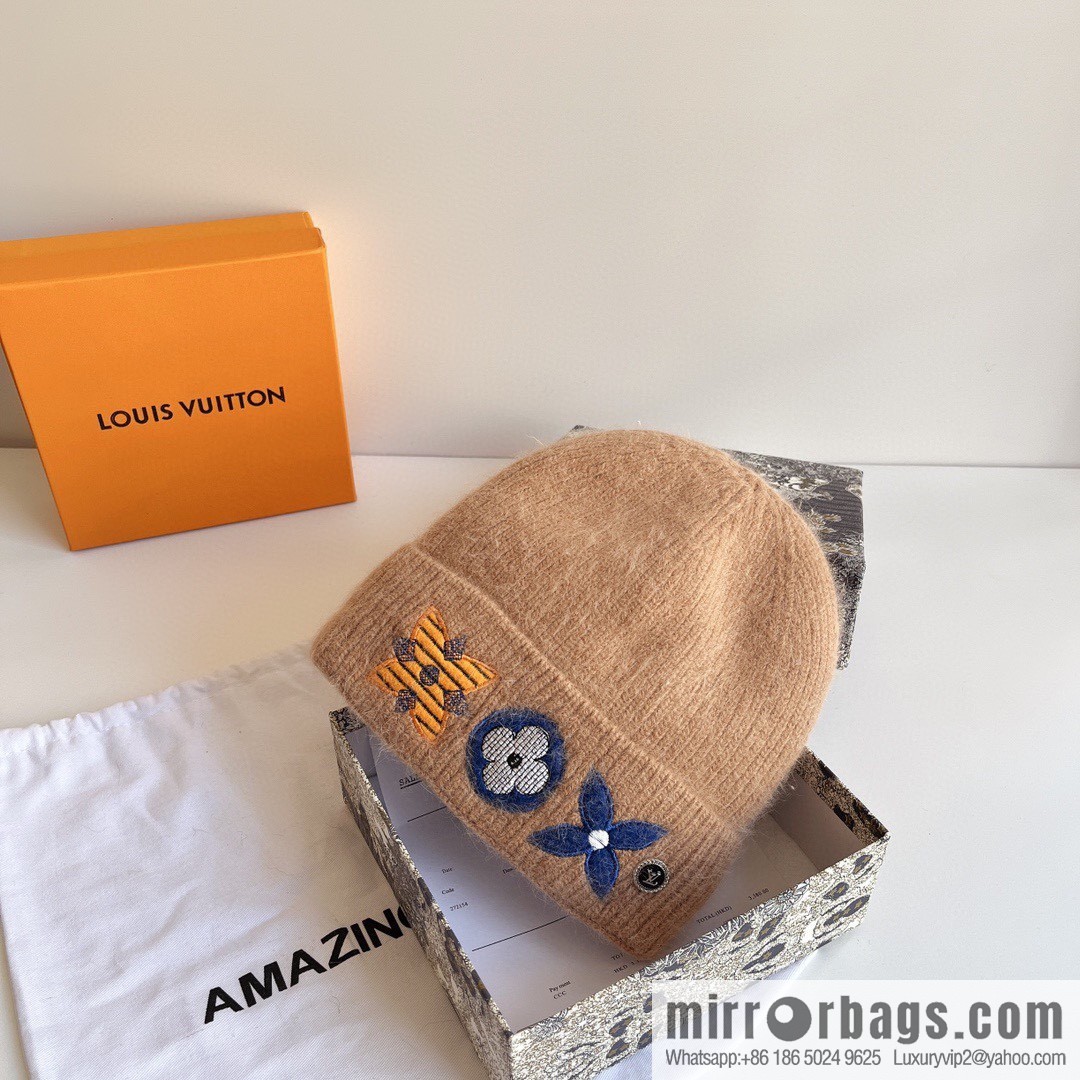 LV Louis Vuitton 2022 autumn and winter new embroidered simple plush wool hat