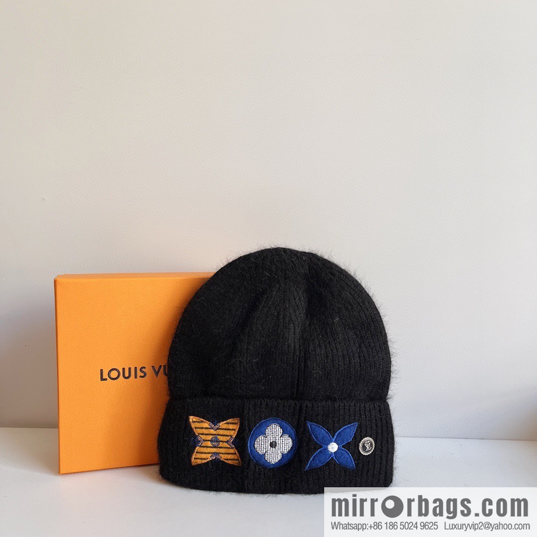 LV Louis Vuitton 2022 autumn and winter new embroidered simple plush wool hat