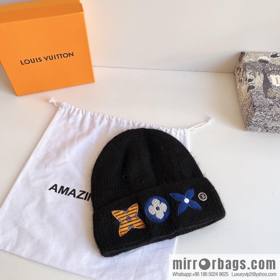 LV Louis Vuitton 2022 autumn and winter new embroidered simple plush wool hat