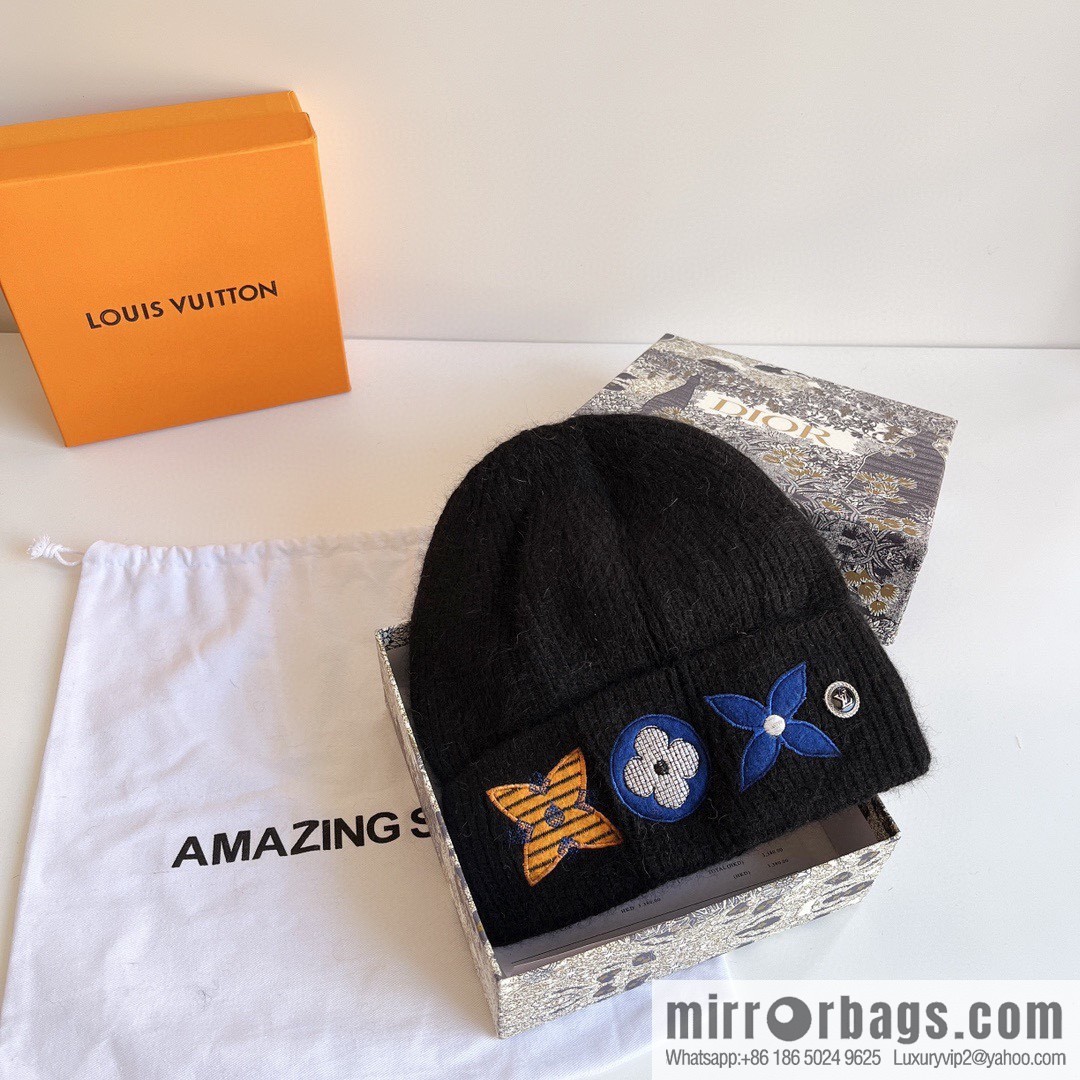 LV Louis Vuitton 2022 autumn and winter new embroidered simple plush wool hat