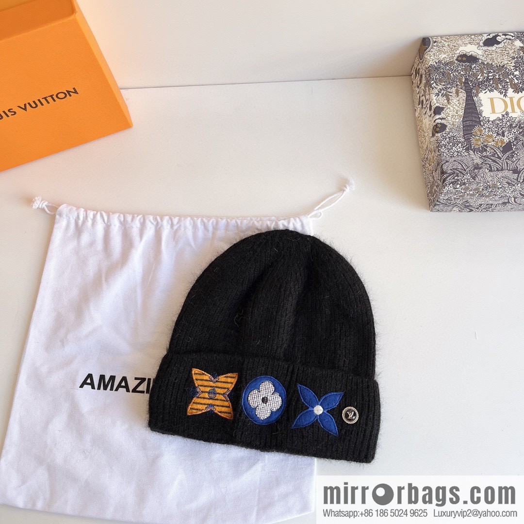LV Louis Vuitton 2022 autumn and winter new embroidered simple plush wool hat