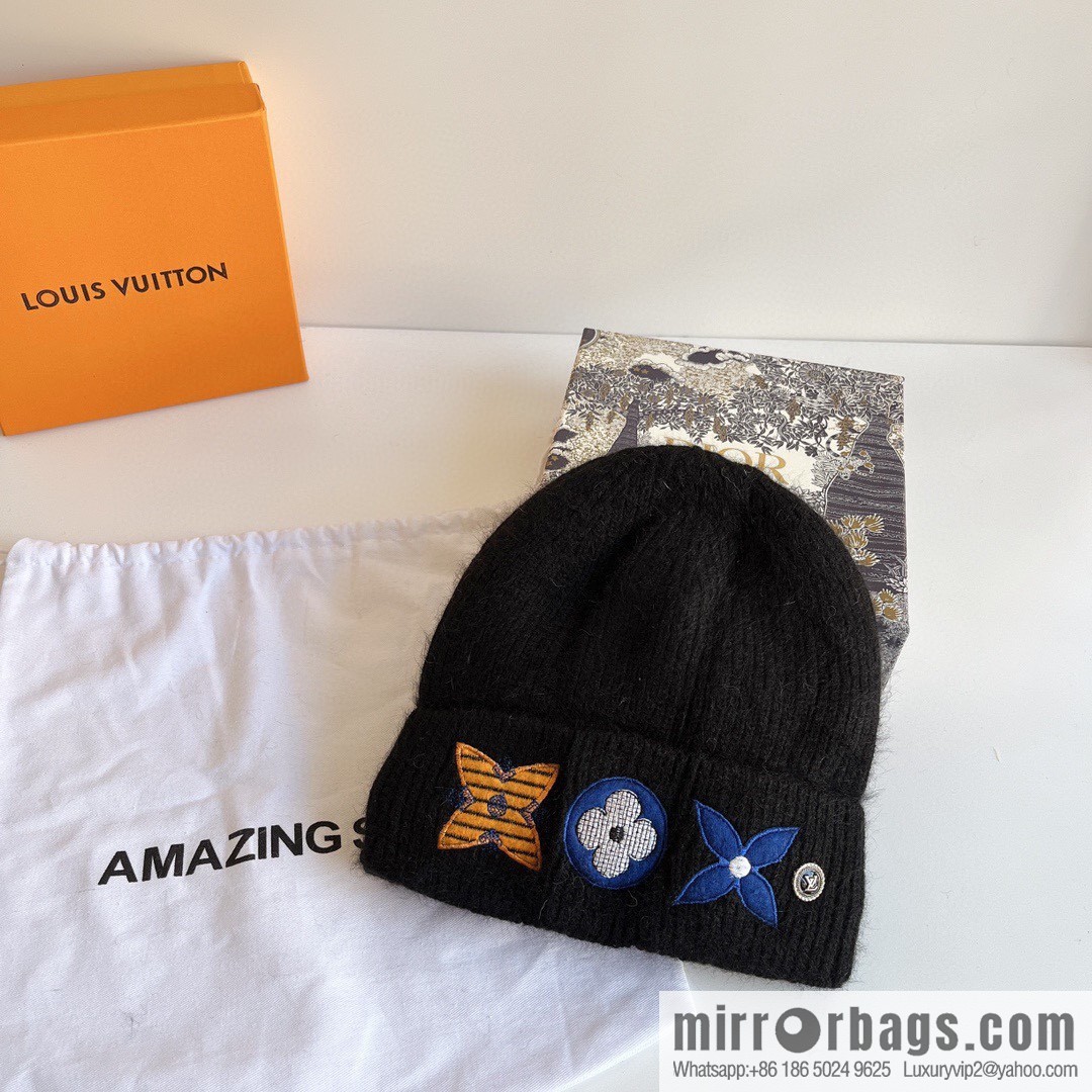 LV Louis Vuitton 2022 autumn and winter new embroidered simple plush wool hat