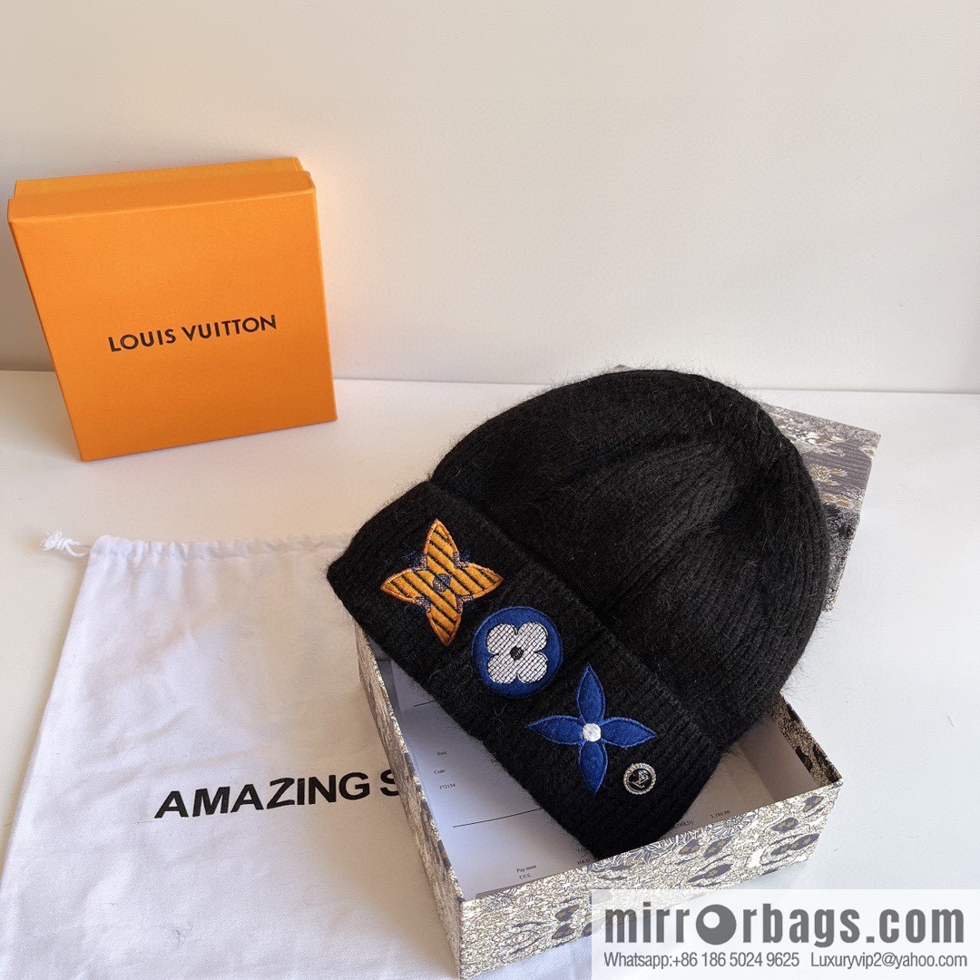 LV Louis Vuitton 2022 autumn and winter new embroidered simple plush wool hat