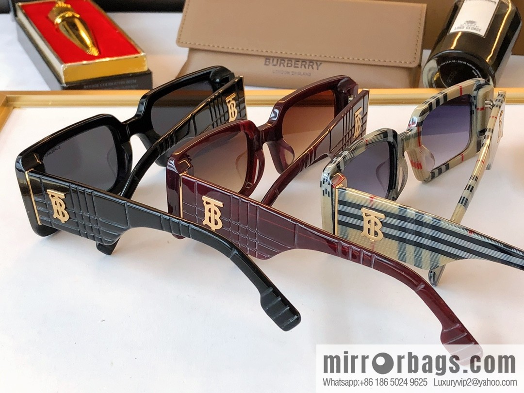 Burberry Burberry Exquisite Square Unisex Sunglasses