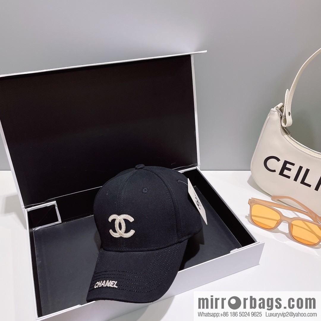 CHANEL Chanel's new simple embroidered logo baseball cap