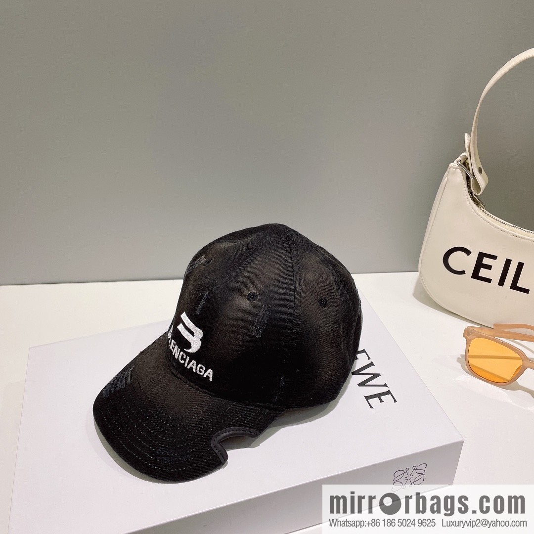 Balenciaga Embroidered letter logo baseball cap