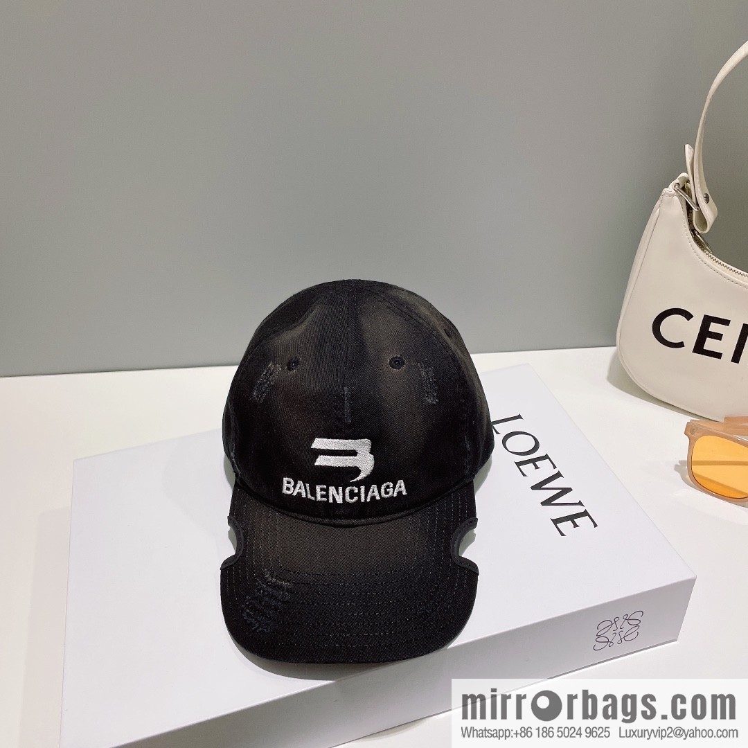 Balenciaga Embroidered letter logo baseball cap