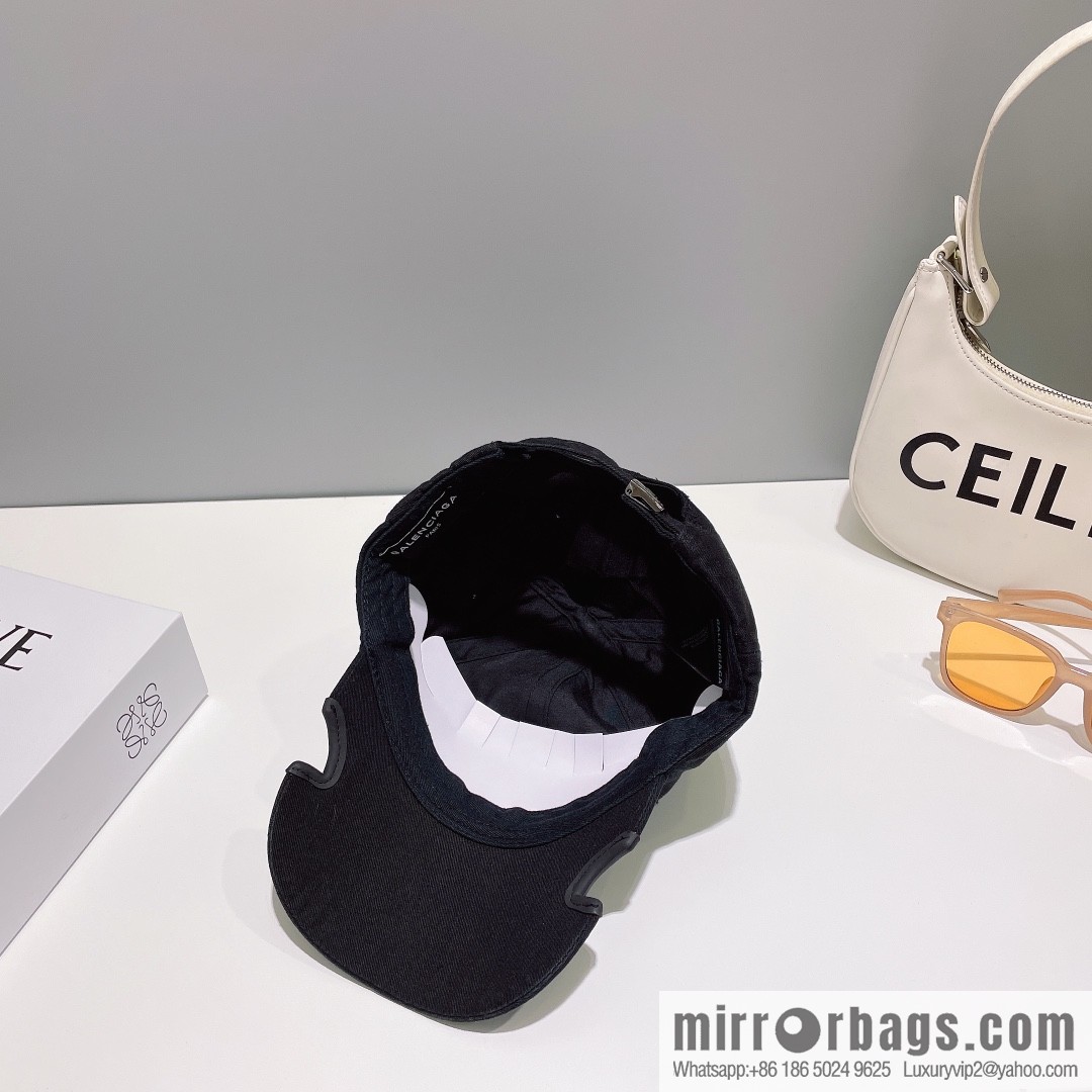 Balenciaga Embroidered letter logo baseball cap