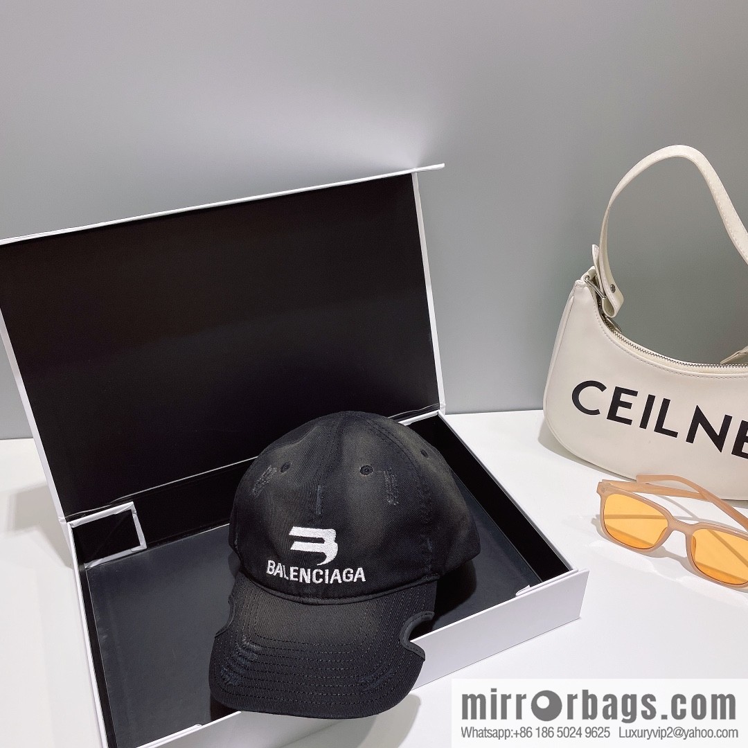 Balenciaga Embroidered letter logo baseball cap