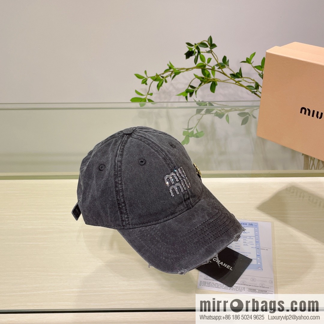 MIUMIU Miu Miu's new plain baseball cap
