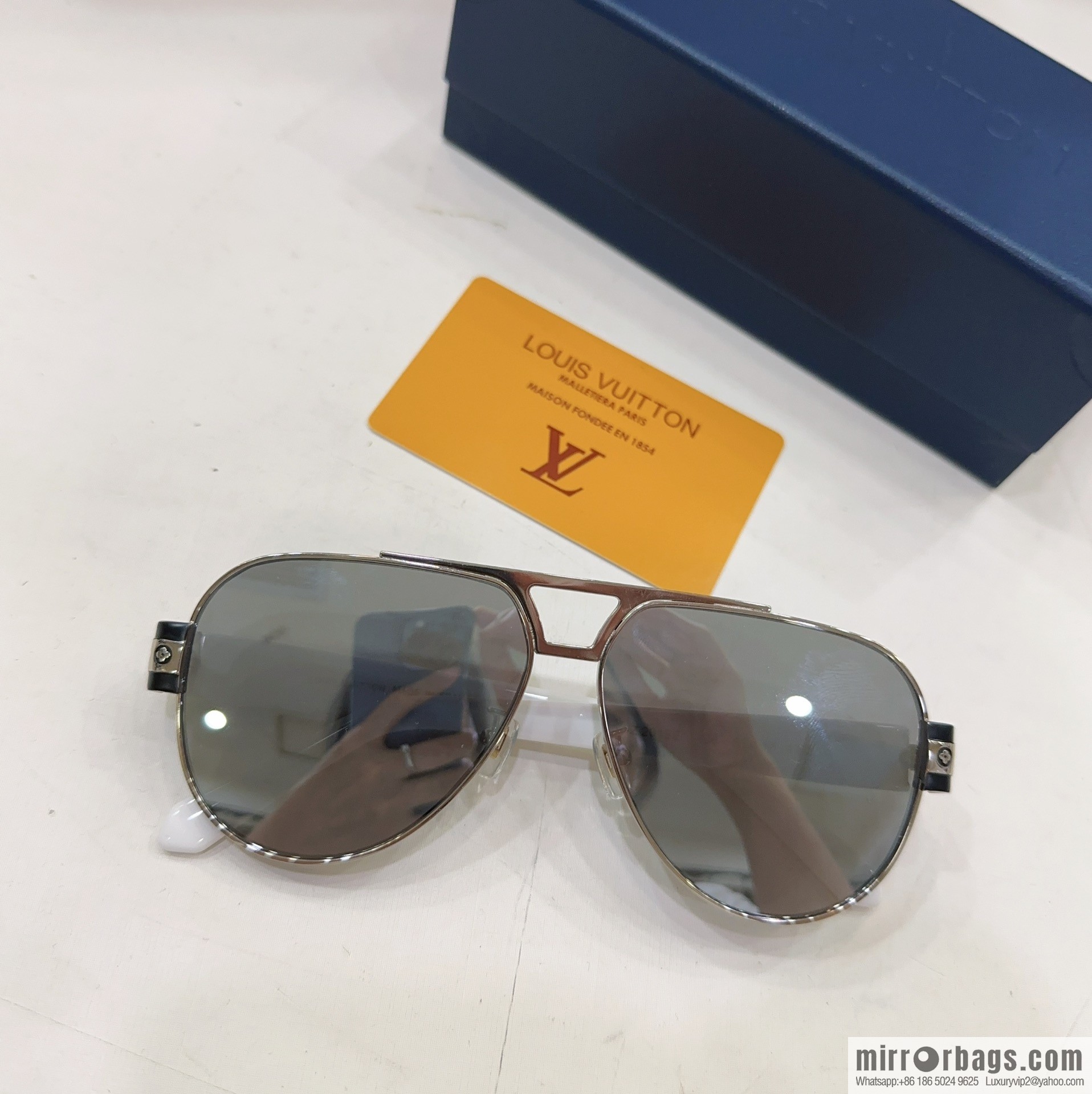 LV Louis Vuitton Round Frame Unisex Sunglasses
