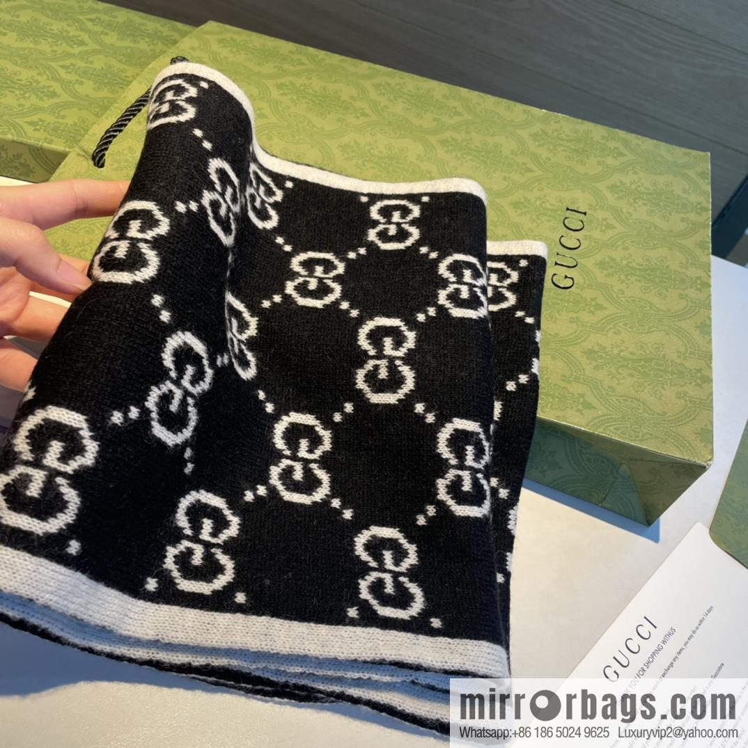 GUCCI Gucci double-sided jacquard classic cashmere scarf