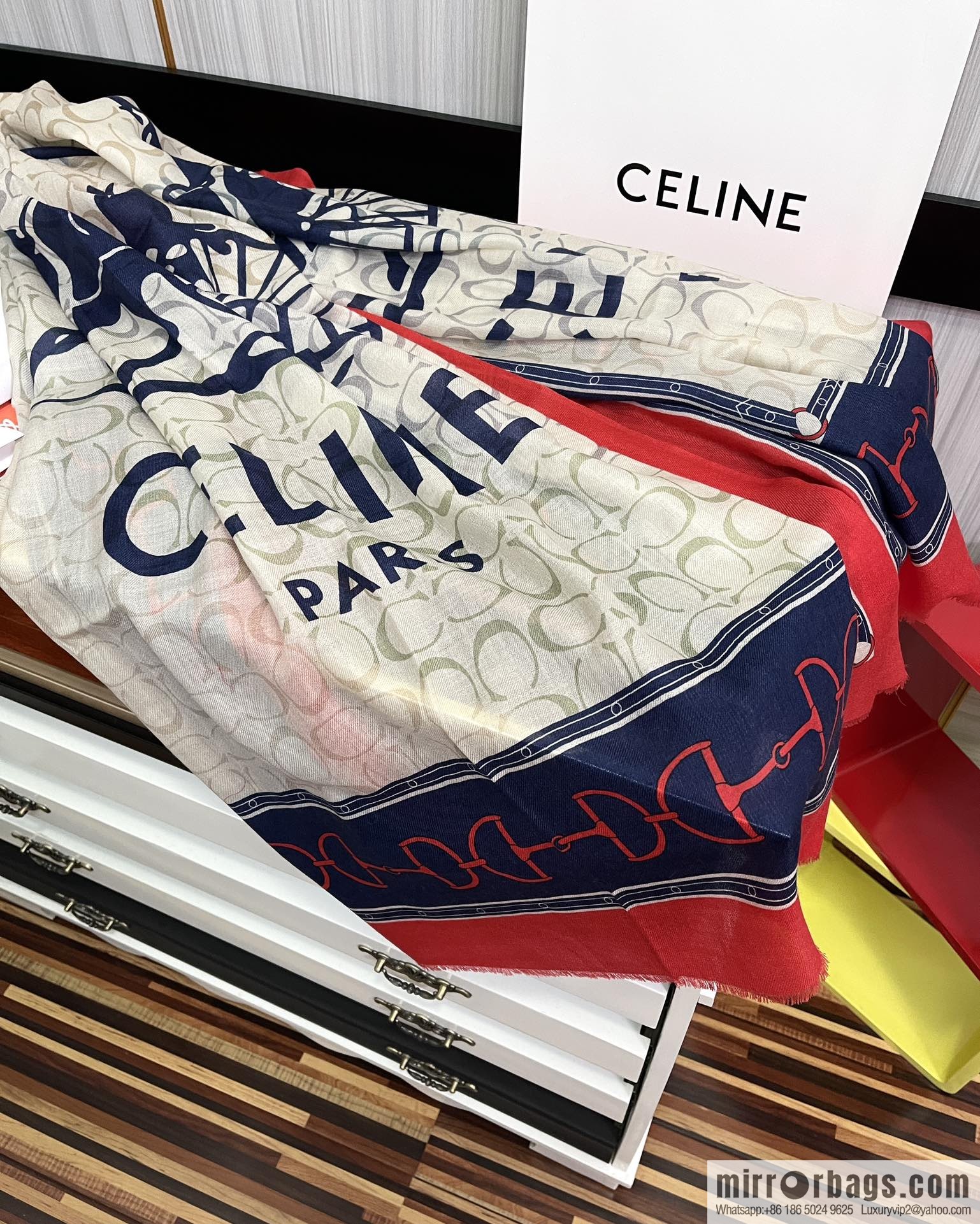 CELINE Ring Fleece