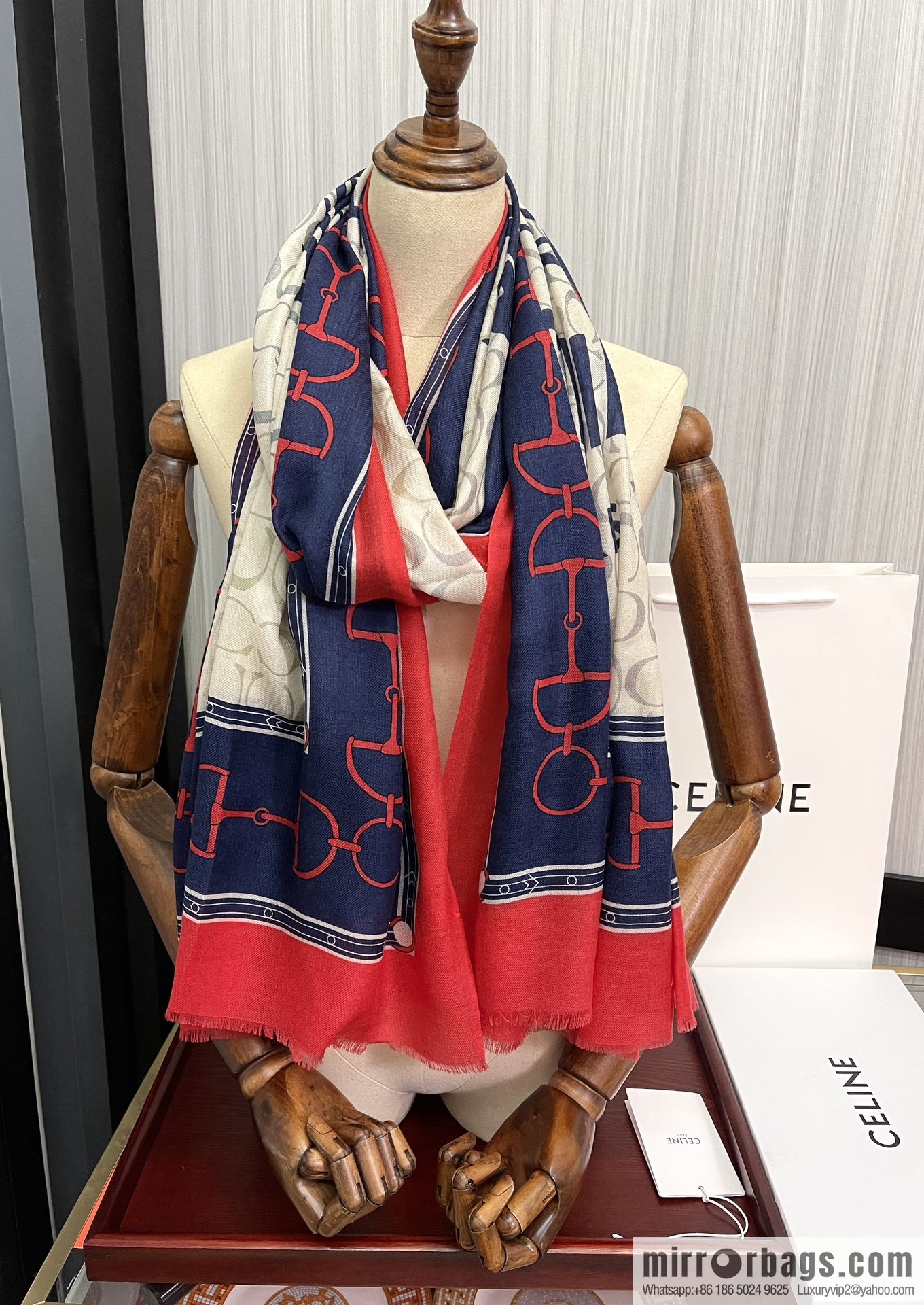 CELINE Ring Fleece