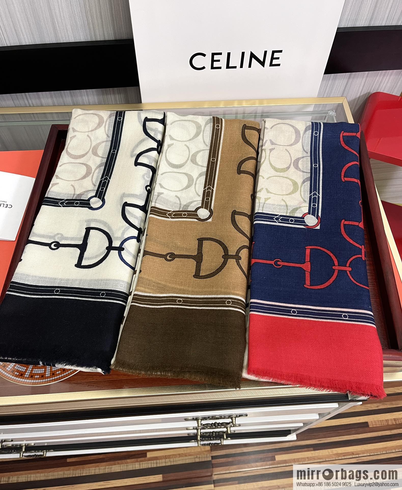 CELINE Ring Fleece