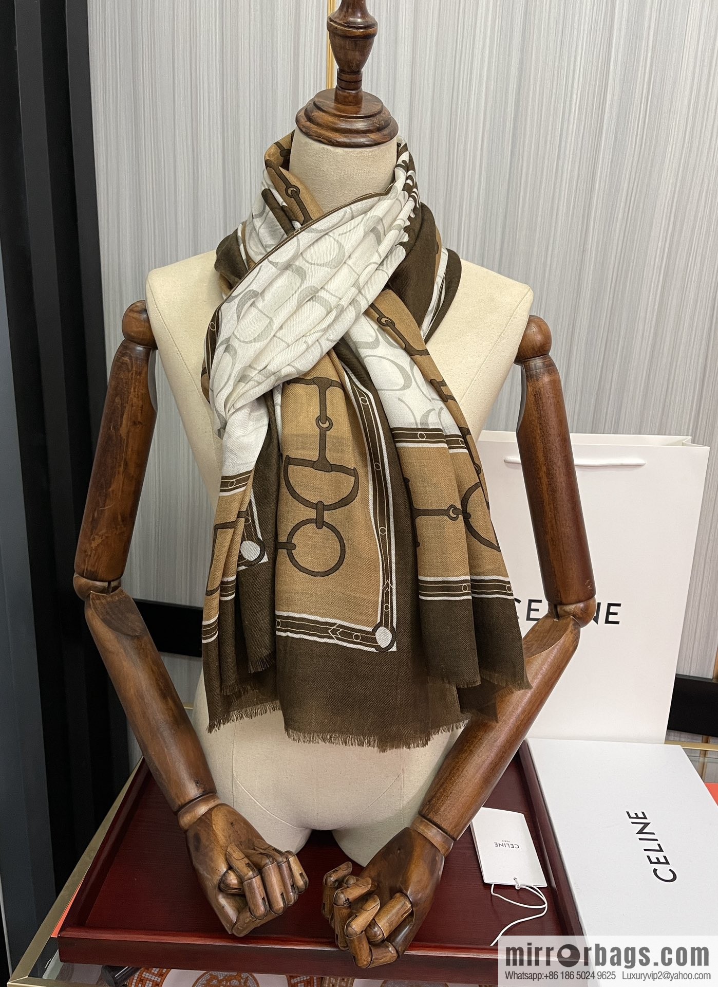 CELINE Ring Fleece
