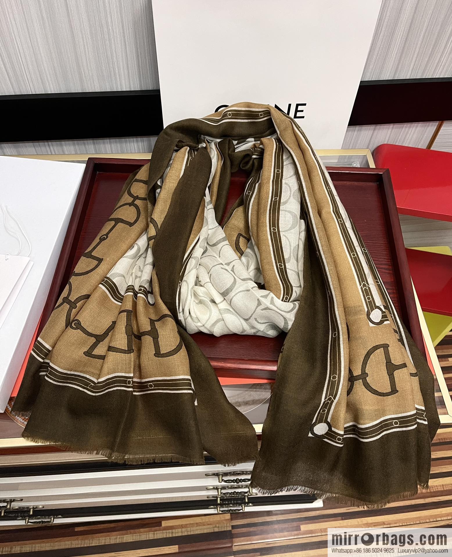 CELINE Ring Fleece