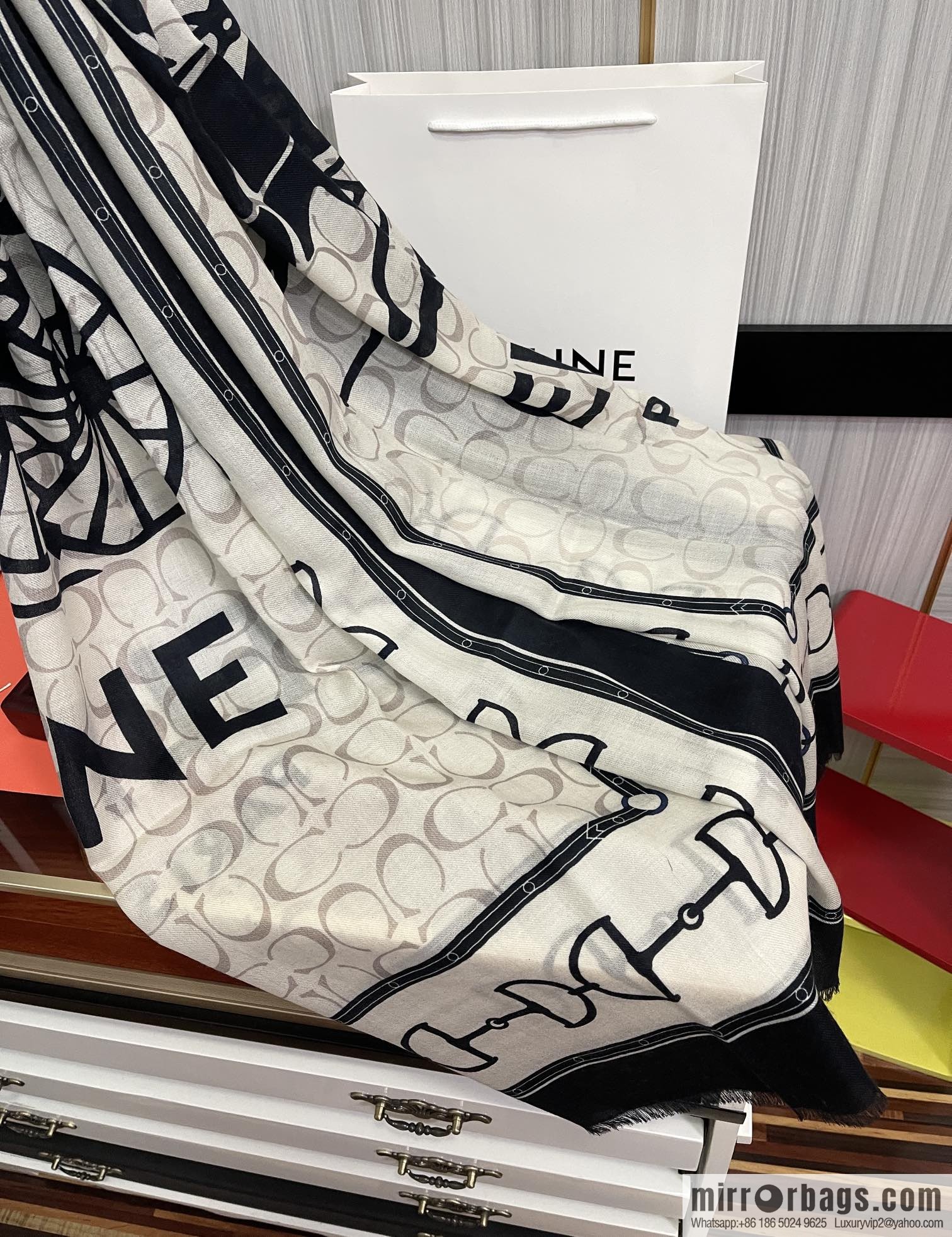 CELINE Ring Fleece