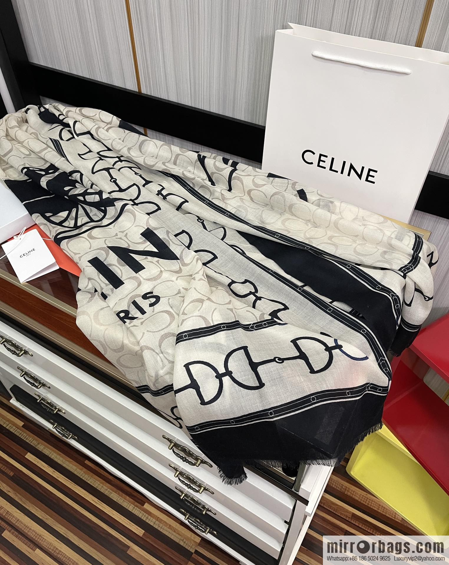 CELINE Ring Fleece