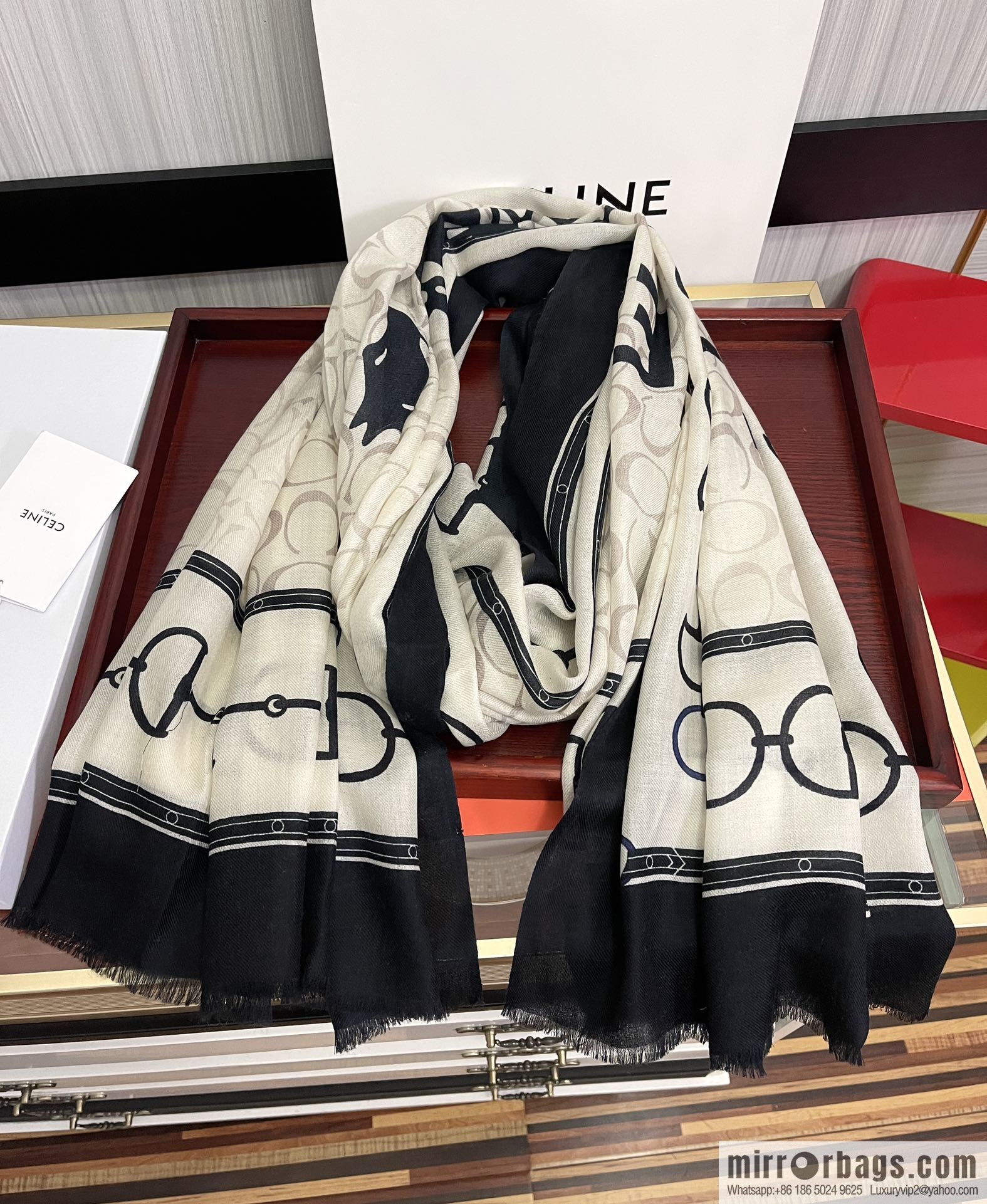 CELINE Ring Fleece