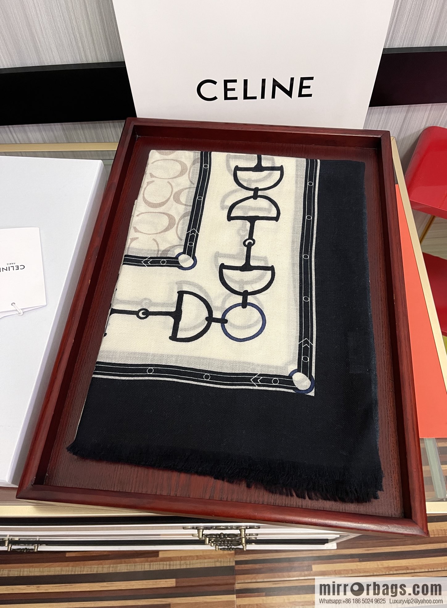 CELINE Ring Fleece
