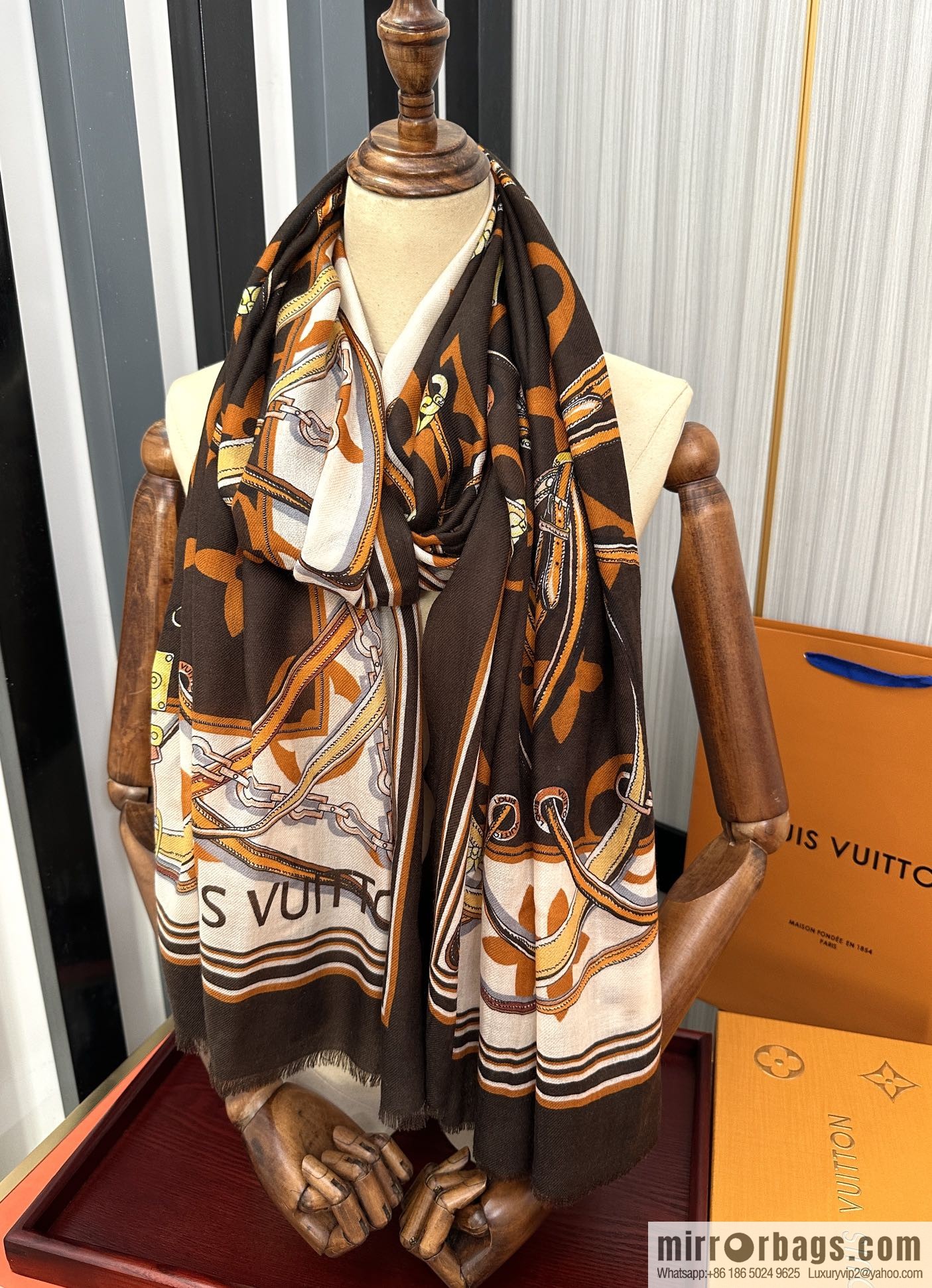 LV Louis Vuitton Double Sided 300 Ring Fleece Long Towel