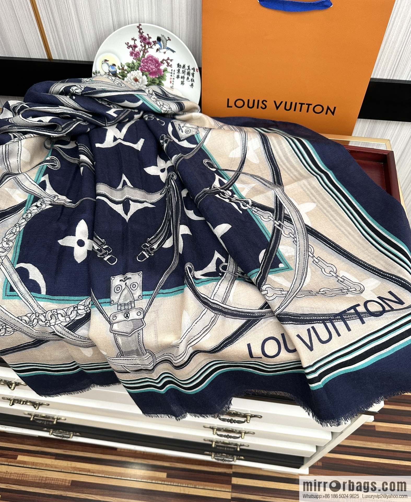 LV Louis Vuitton Double Sided 300 Ring Fleece Long Towel