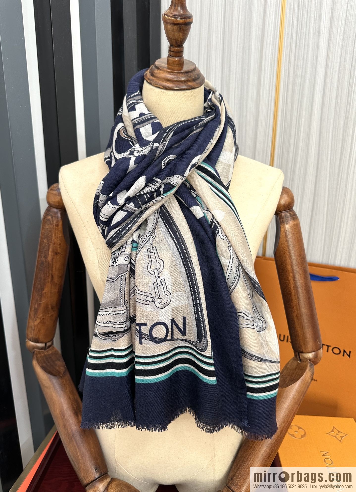 LV Louis Vuitton Double Sided 300 Ring Fleece Long Towel
