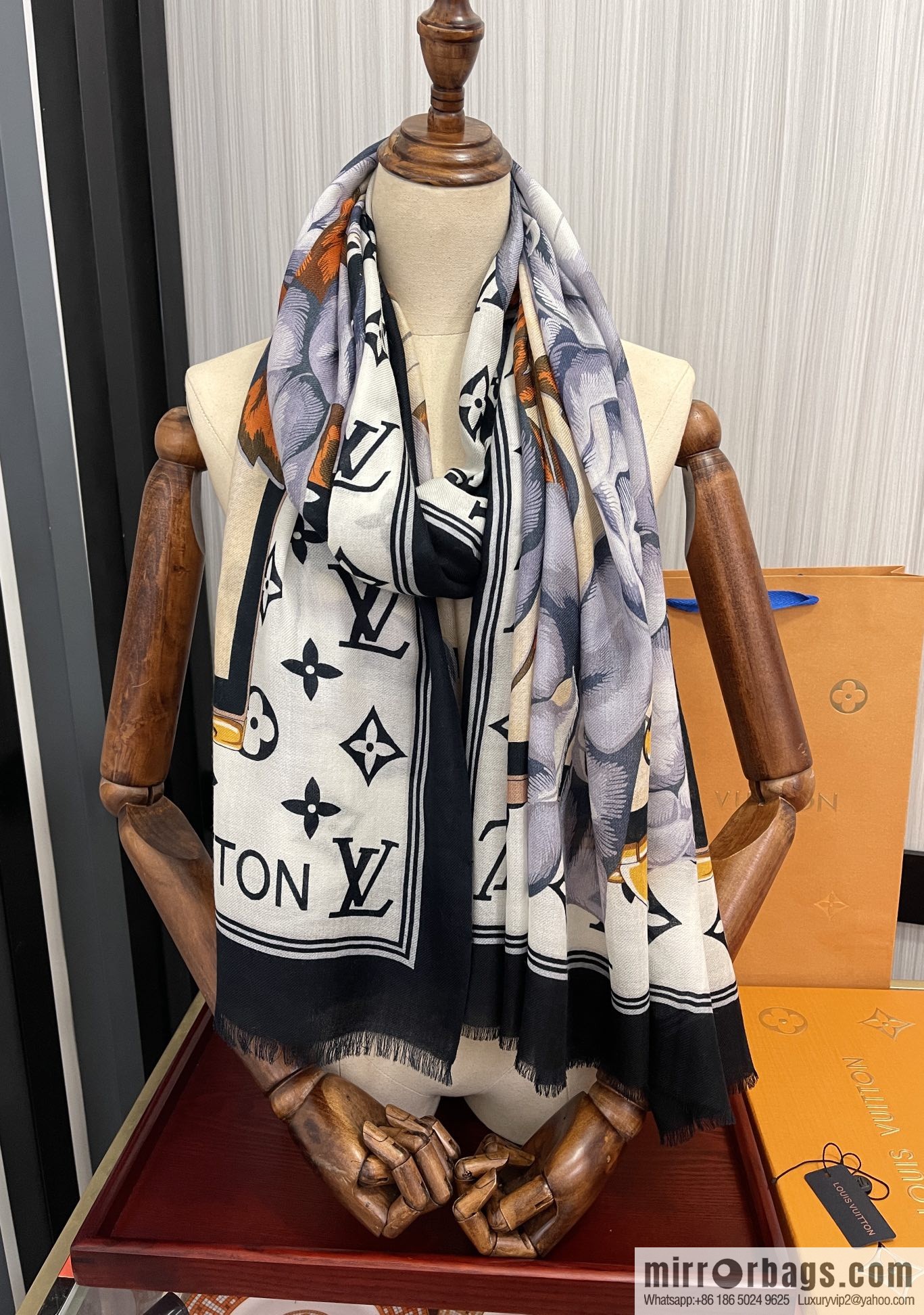 LV Louis Vuitton double-sided ring velvet long towel