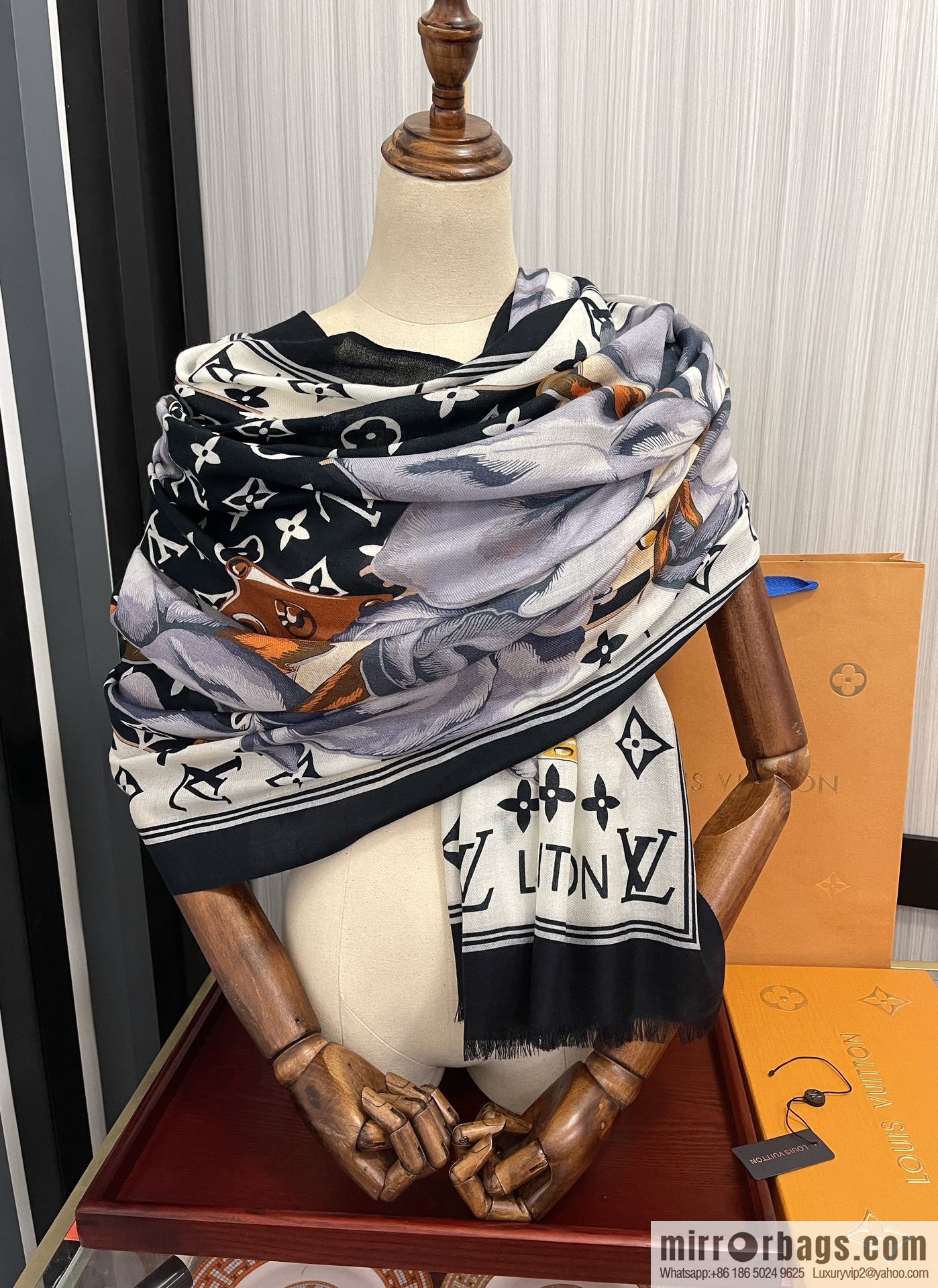 LV Louis Vuitton double-sided ring velvet long towel