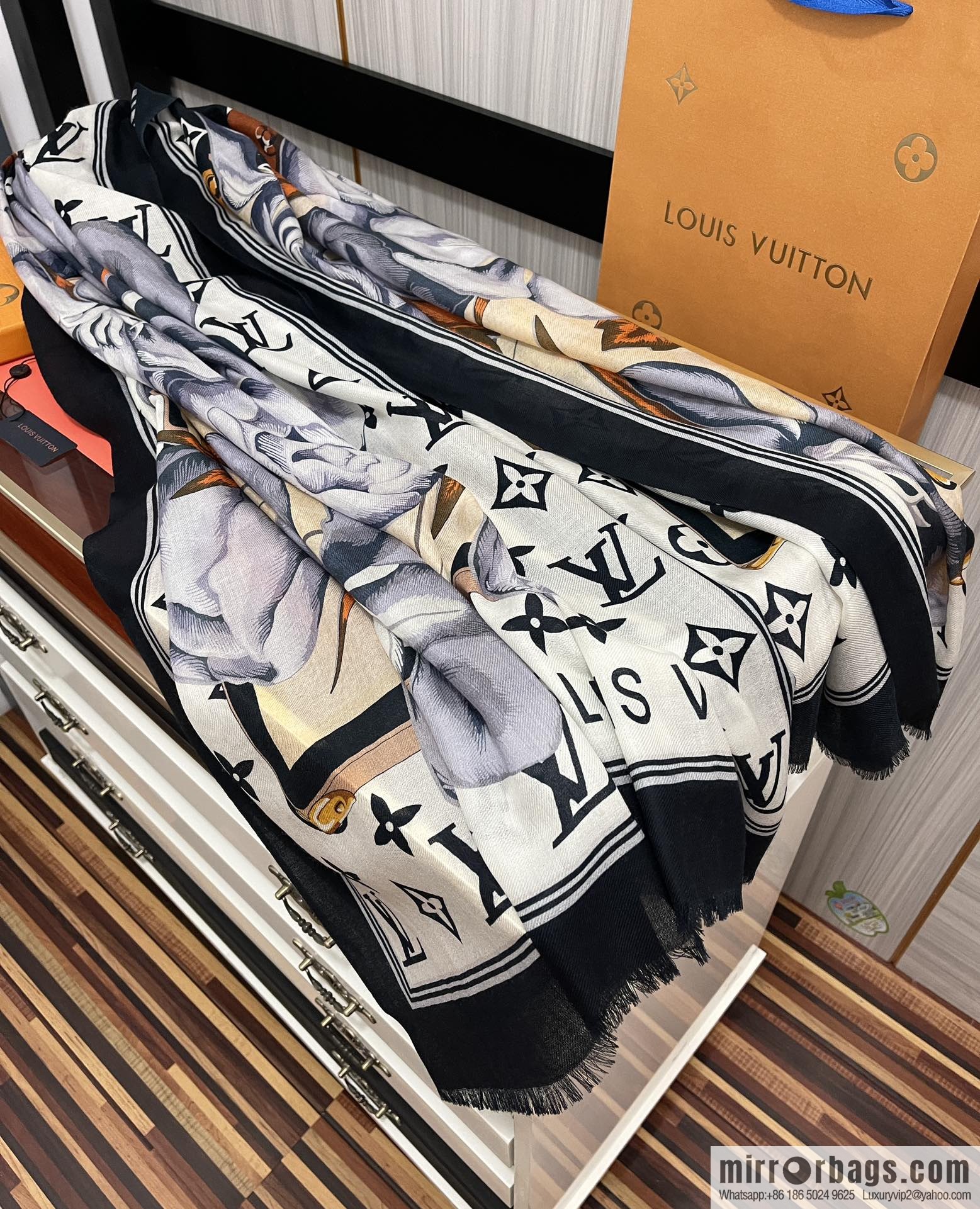 LV Louis Vuitton double-sided ring velvet long towel