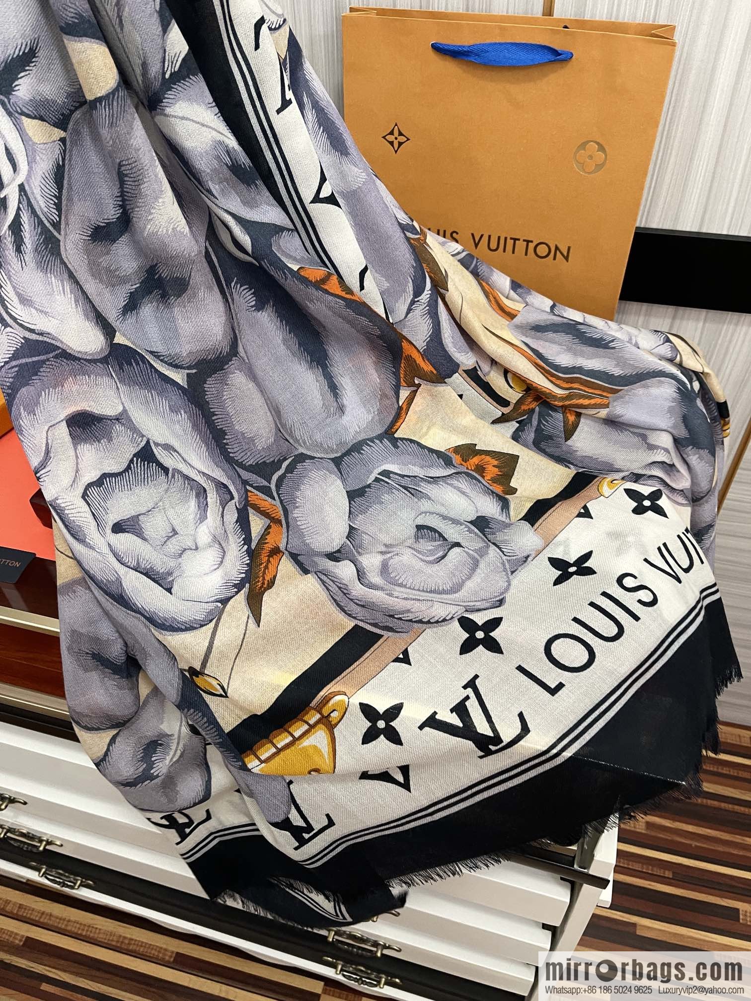 LV Louis Vuitton double-sided ring velvet long towel