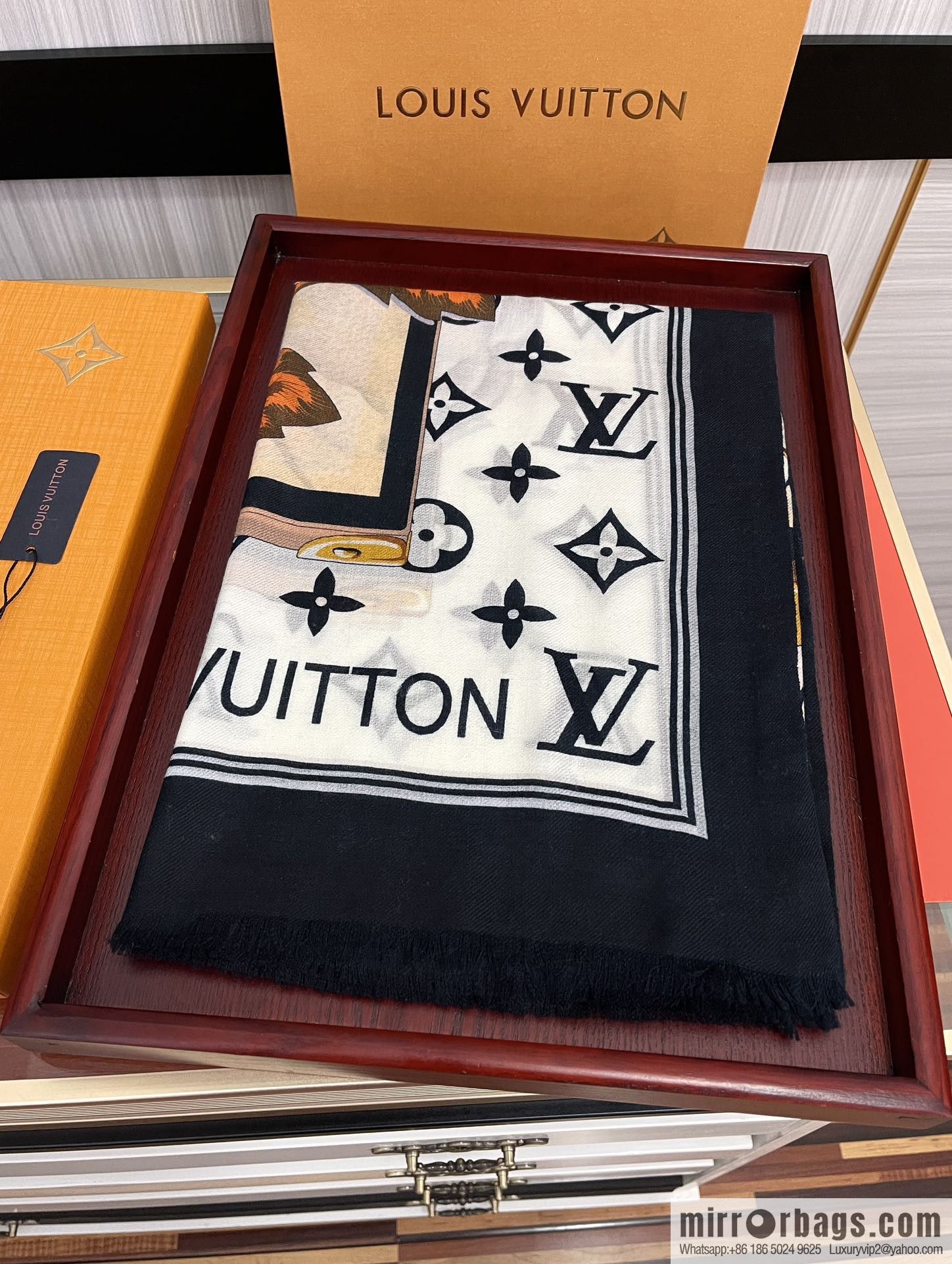 LV Louis Vuitton double-sided ring velvet long towel