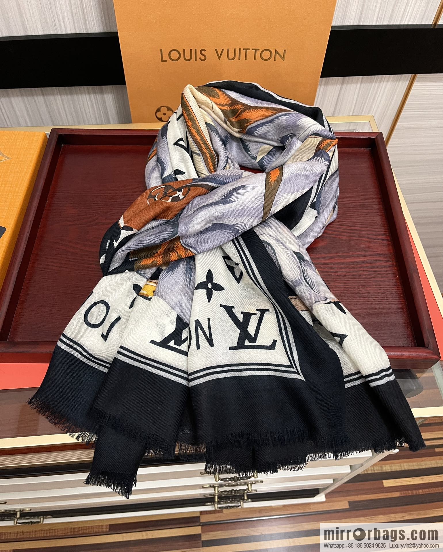 LV Louis Vuitton double-sided ring velvet long towel