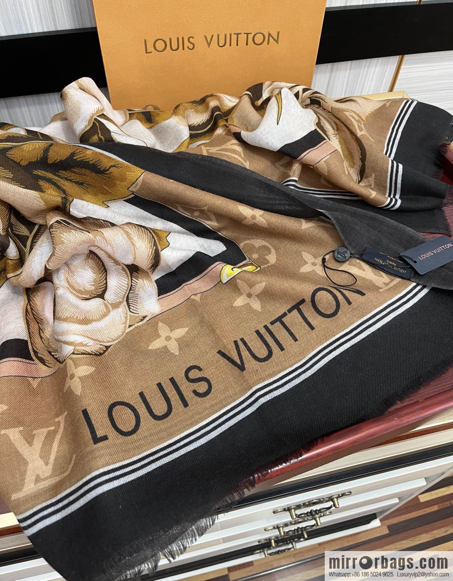 LV Louis Vuitton double-sided ring velvet long towel