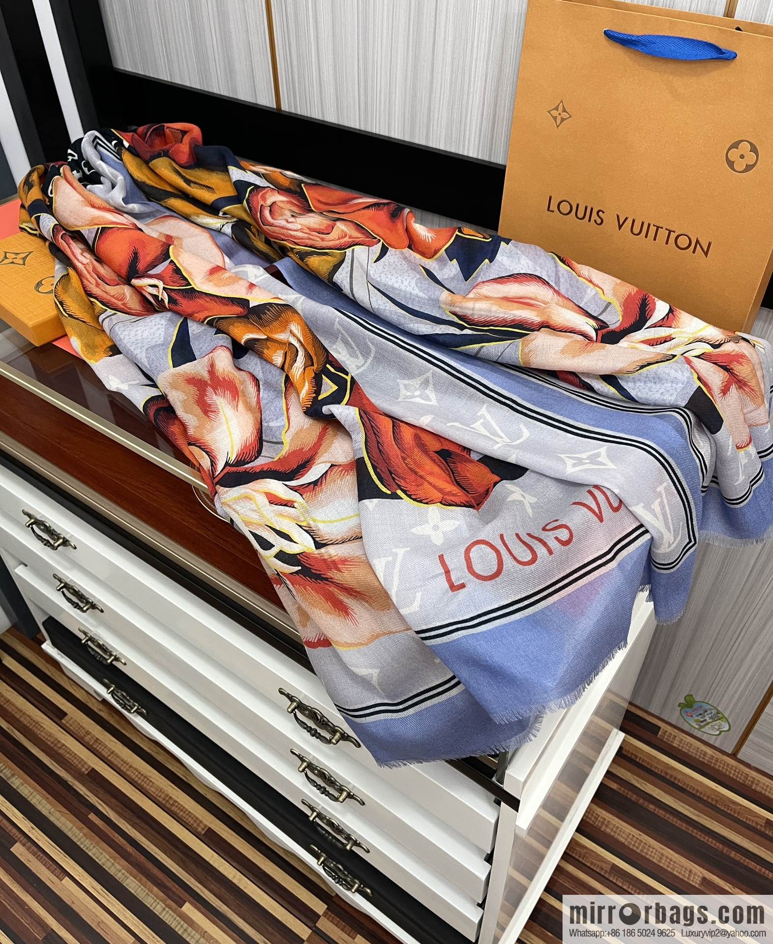 LV Louis Vuitton double-sided ring velvet long towel