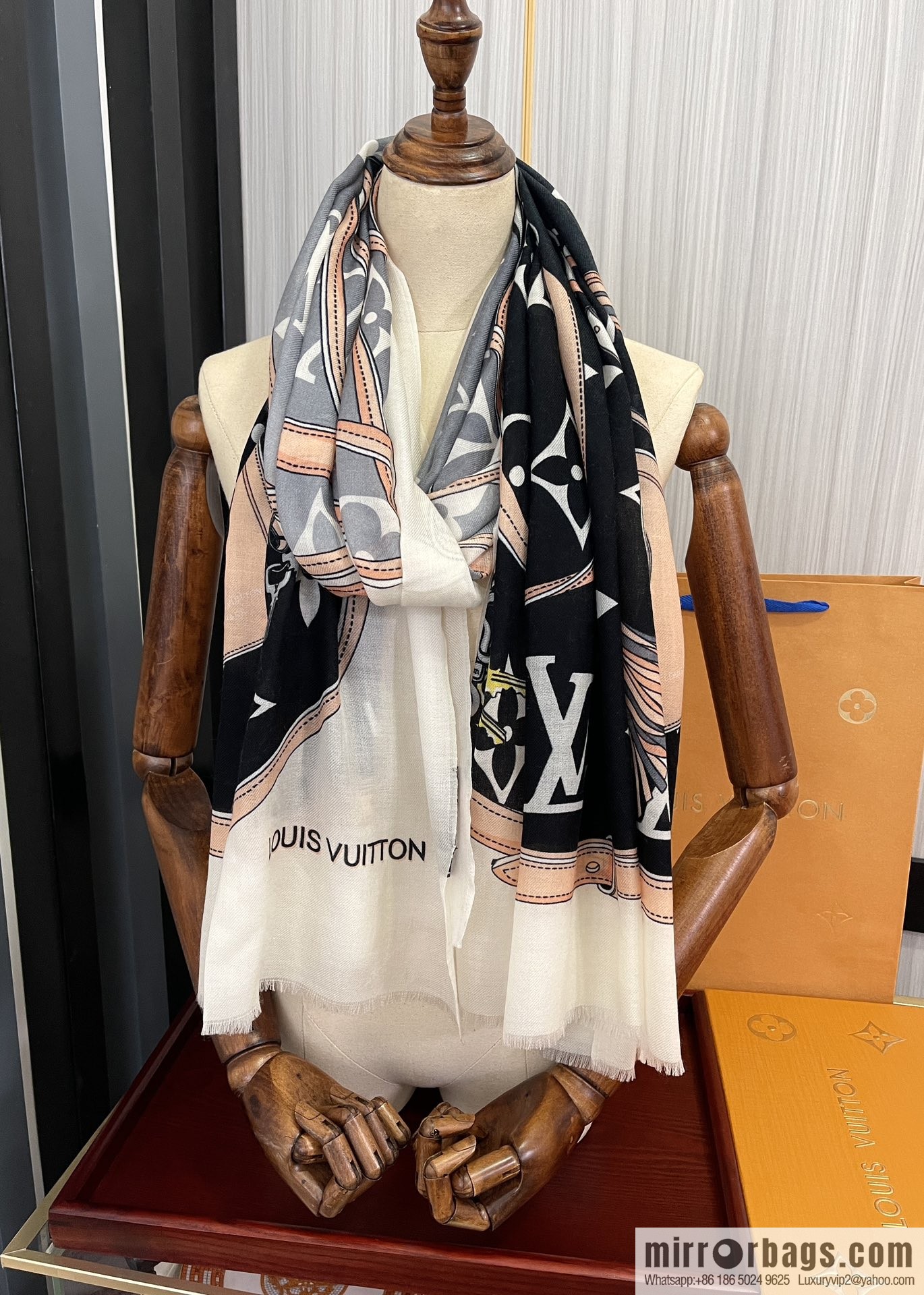 LV Louis Vuitton Ring Fleece Long Towel