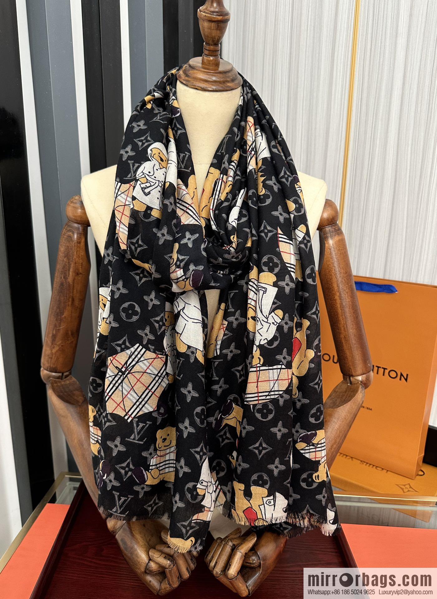 LV Louis Vuitton Bear Paradise Cashmere Scarf