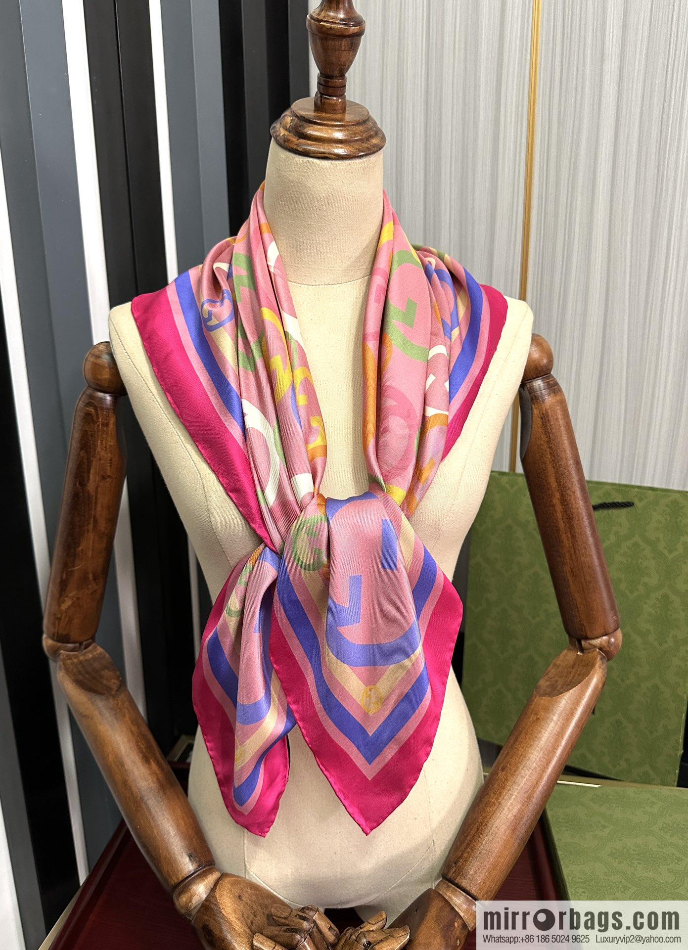 GUCCI Gucci 100% Top Twill Silk Scarf
