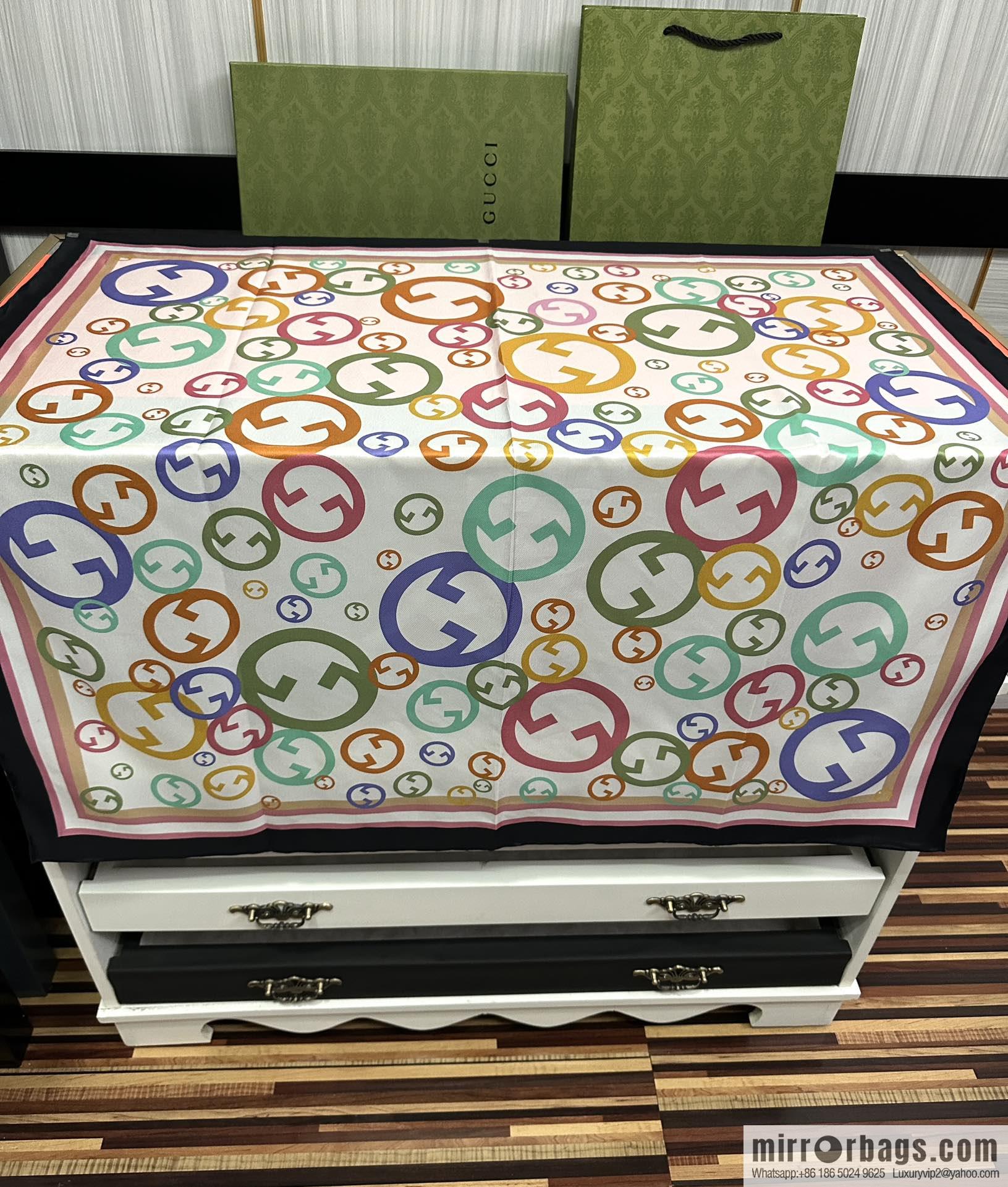 GUCCI Gucci 100% Top Twill Silk Scarf