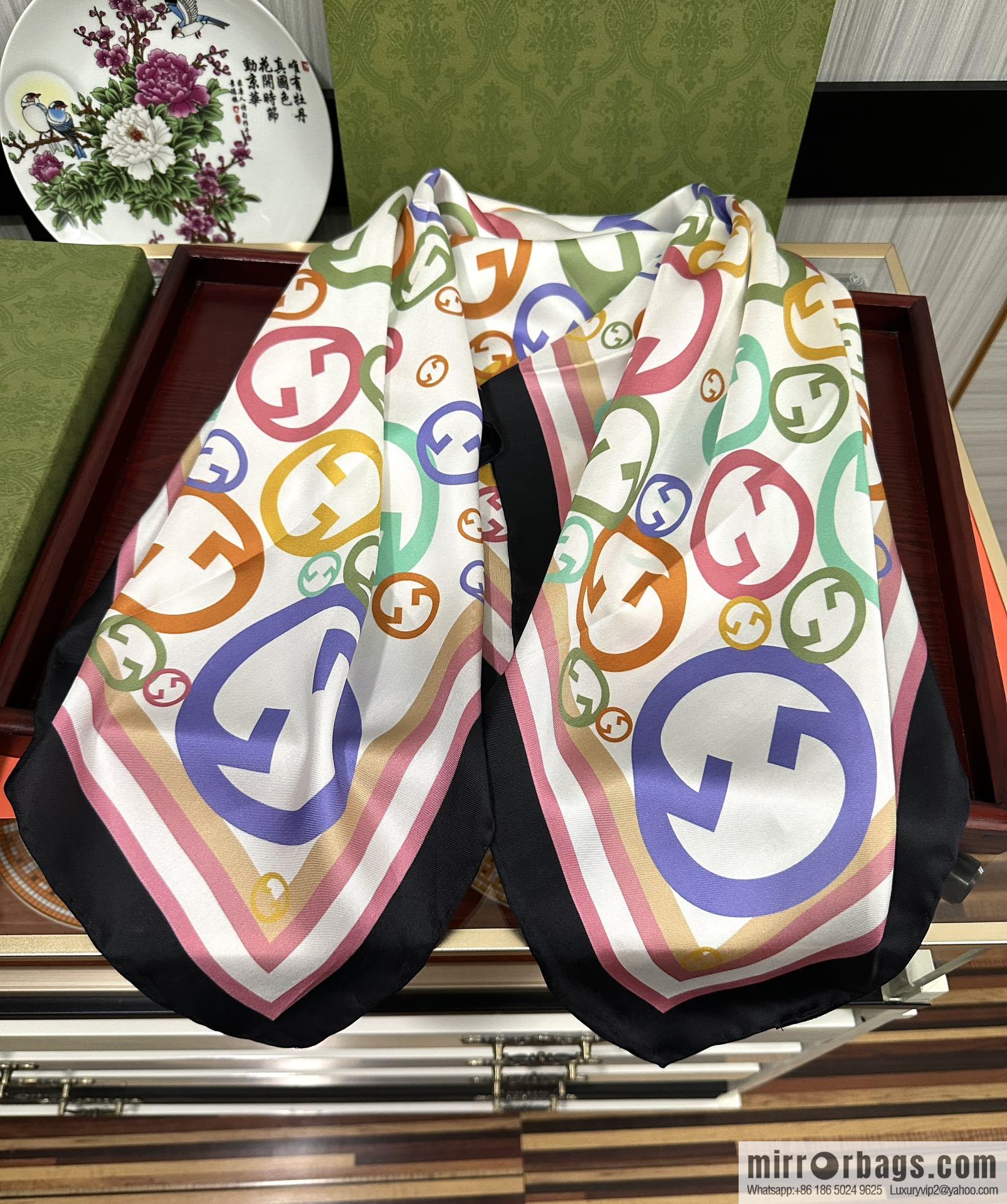 GUCCI Gucci 100% Top Twill Silk Scarf