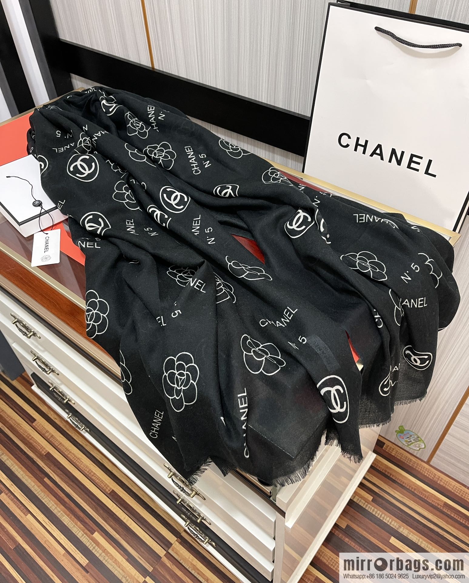 Chanel double c series 300 cashmere long towels
