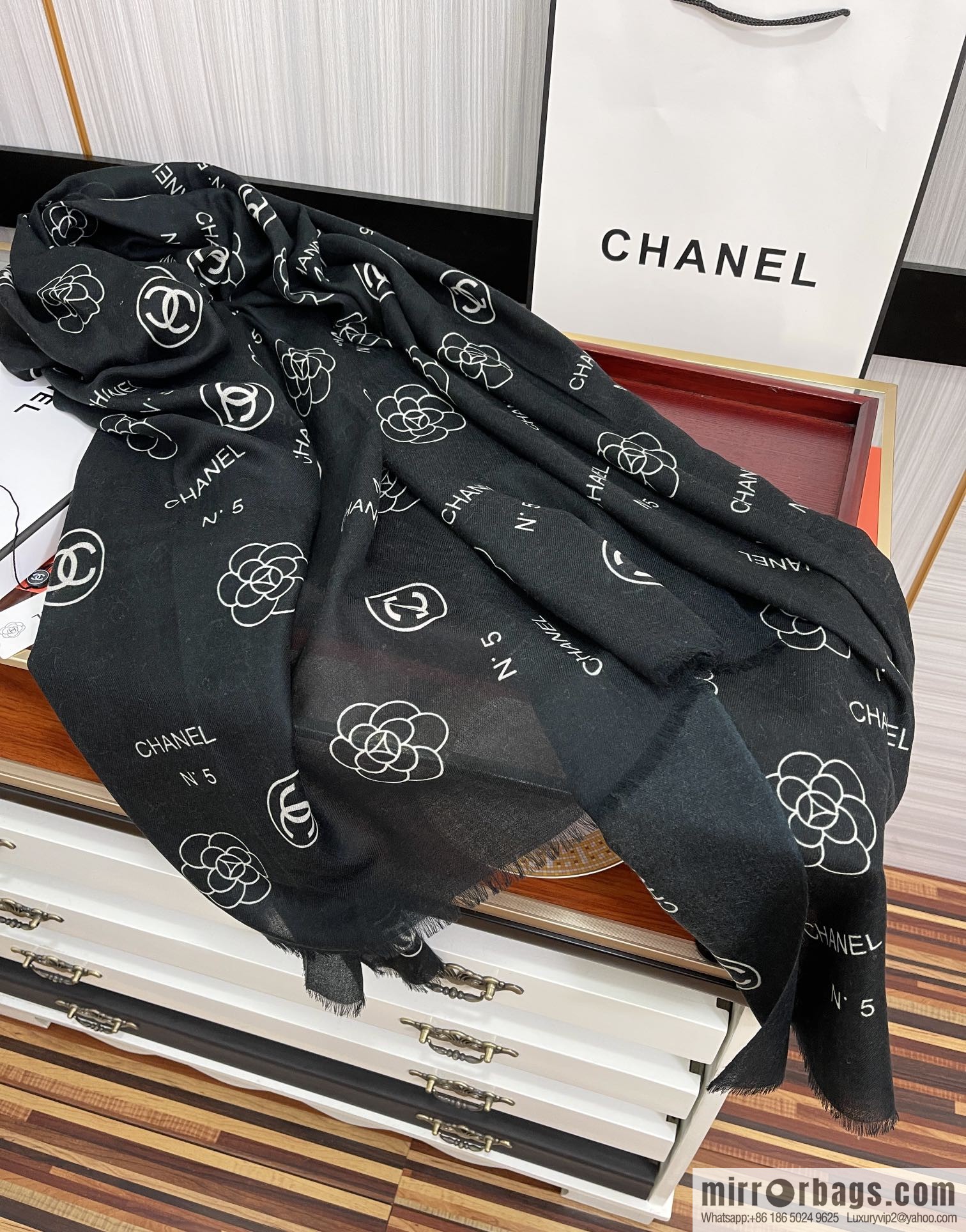 Chanel double c series 300 cashmere long towels